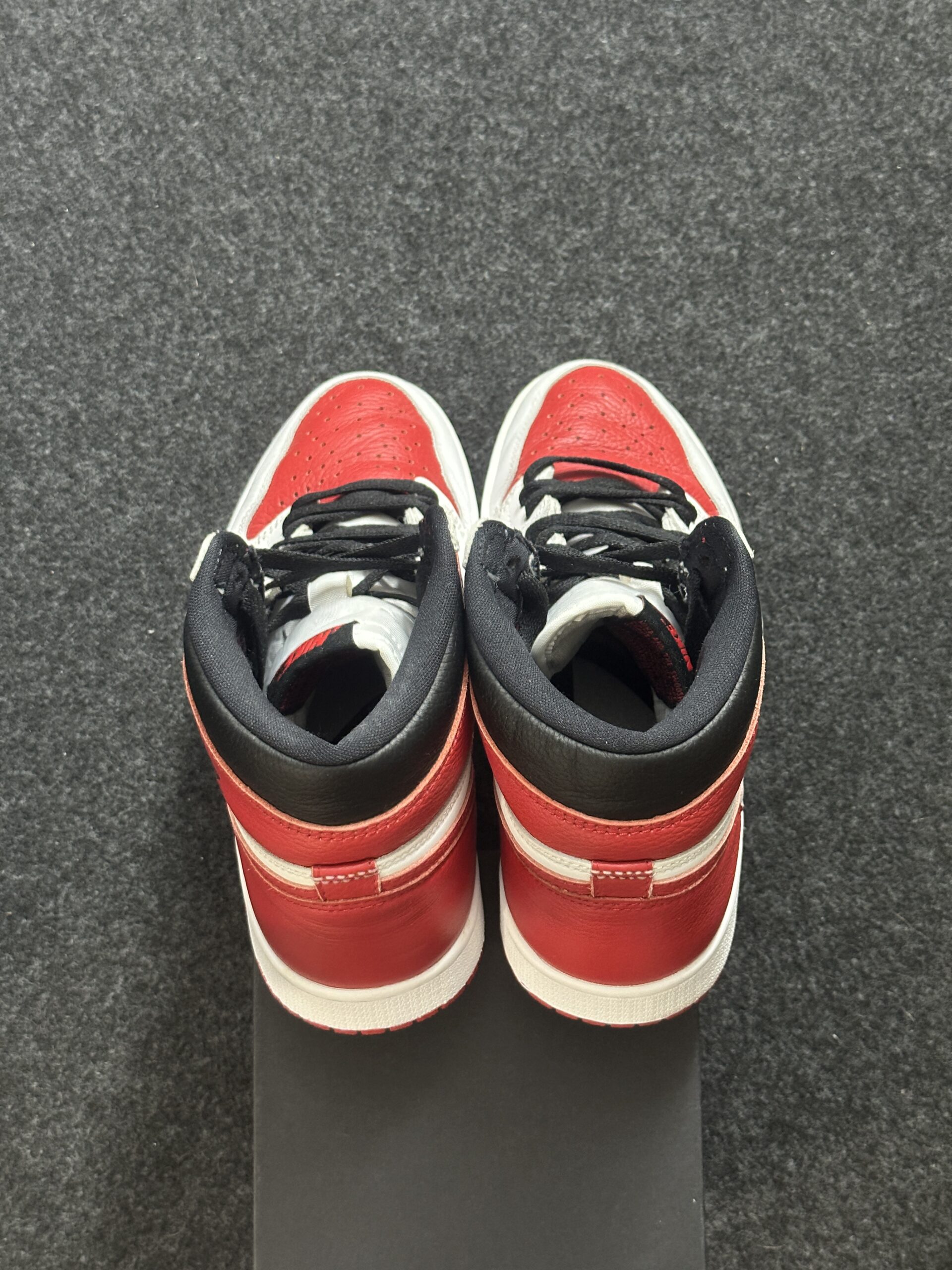 Air Jordan 1 Retro High OG Heritage 555088-161 taglia EU 41 vista tallone