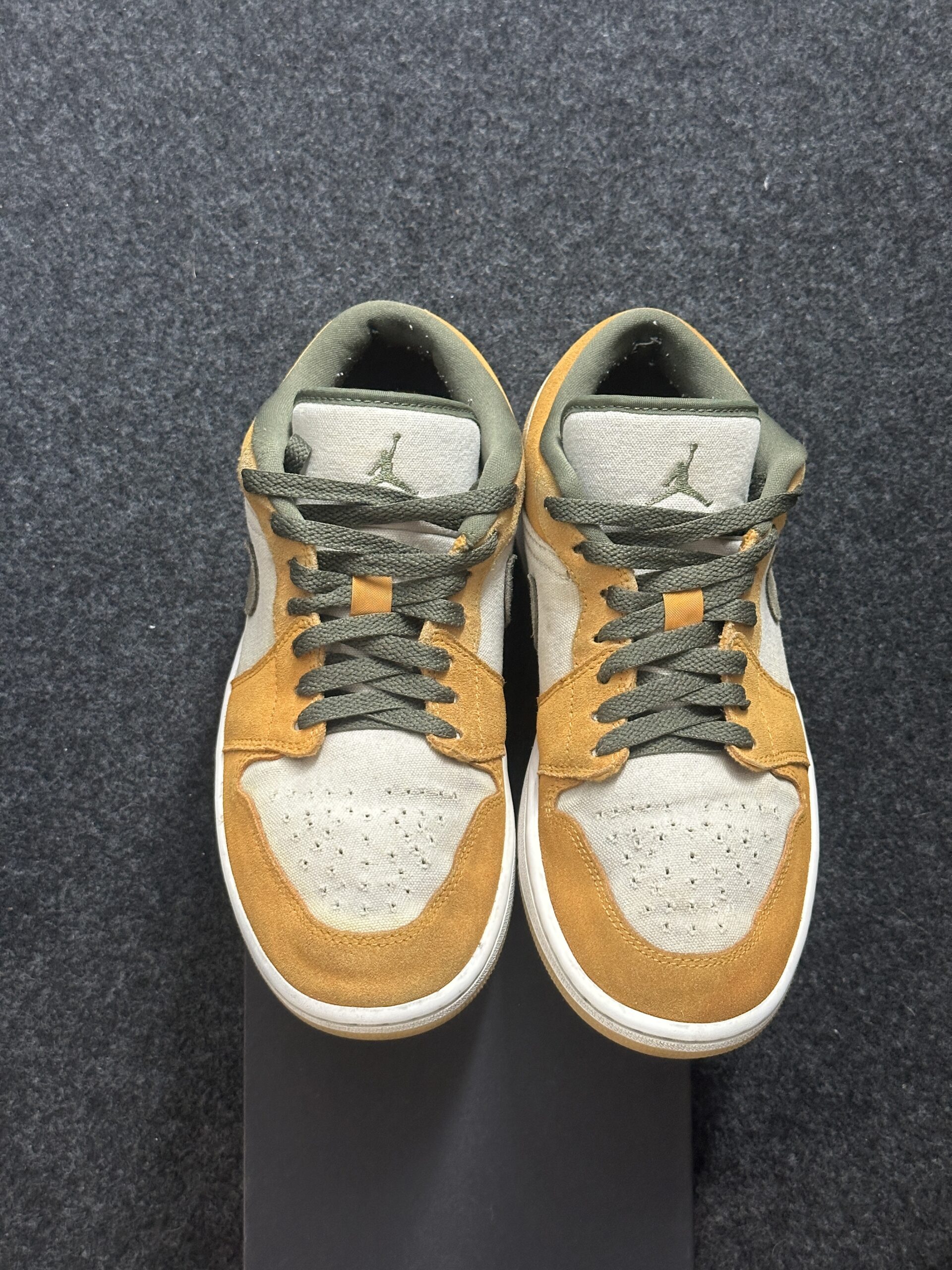 Air Jordan 1 Low SE Light Curry DH6931-102 taglia EU 42 vista punta