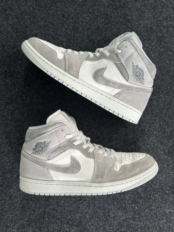 Air Jordan 1 Mid Grey Suede FQ7720-002 taglia EU 43 vista principale