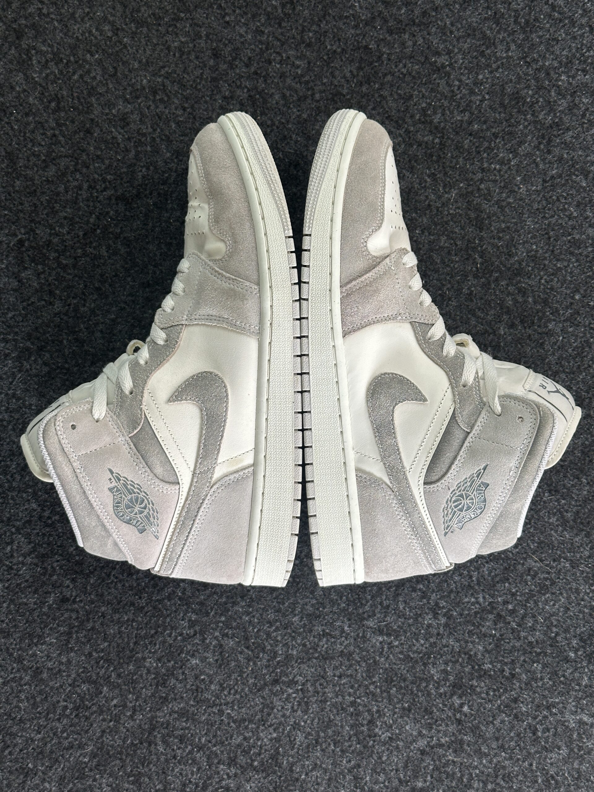 Air Jordan 1 Mid Grey Suede FQ7720-002 taglia EU 43 vista esterna