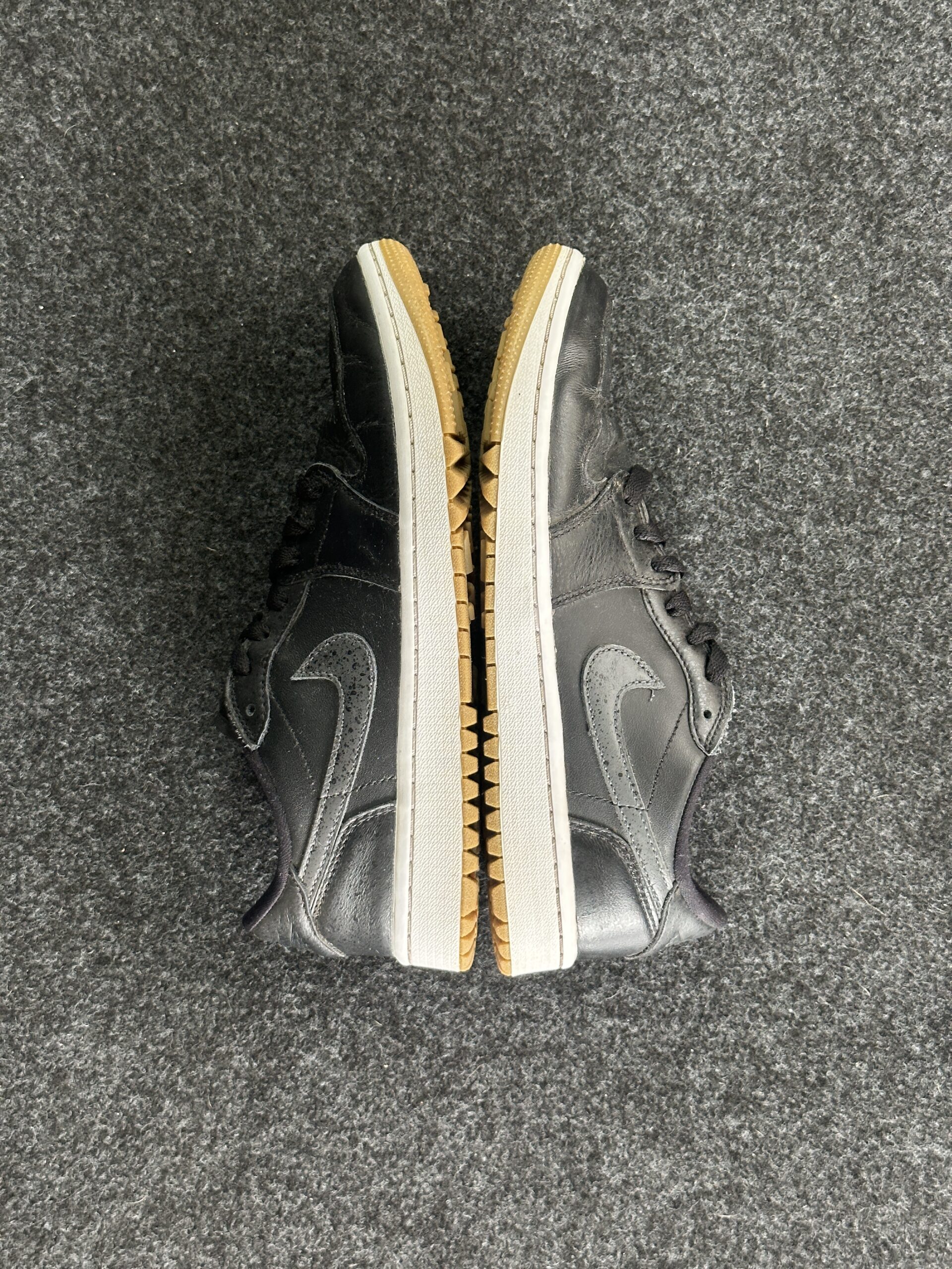 Air Jordan 1 Low Golf Black Gum DD9315-005 taglia EU 40.5 vista esterna