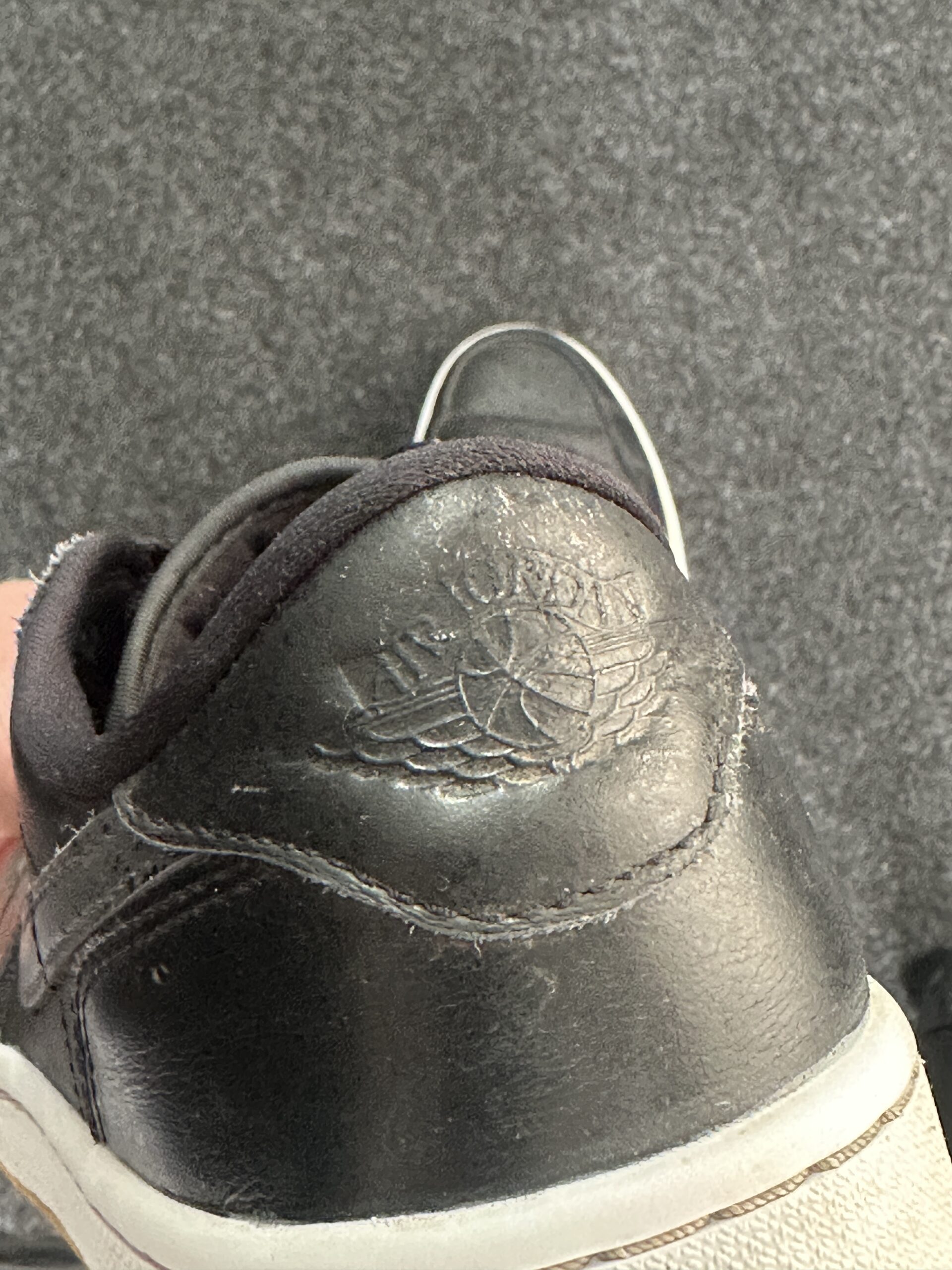 Air Jordan 1 Low Golf Black Gum DD9315-005 taglia EU 40.5 vista logo