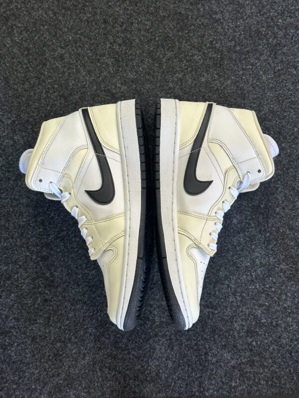 Air Jordan 1 Mid Coconut Milk BQ6472-121 taglia EU 41 vista interna