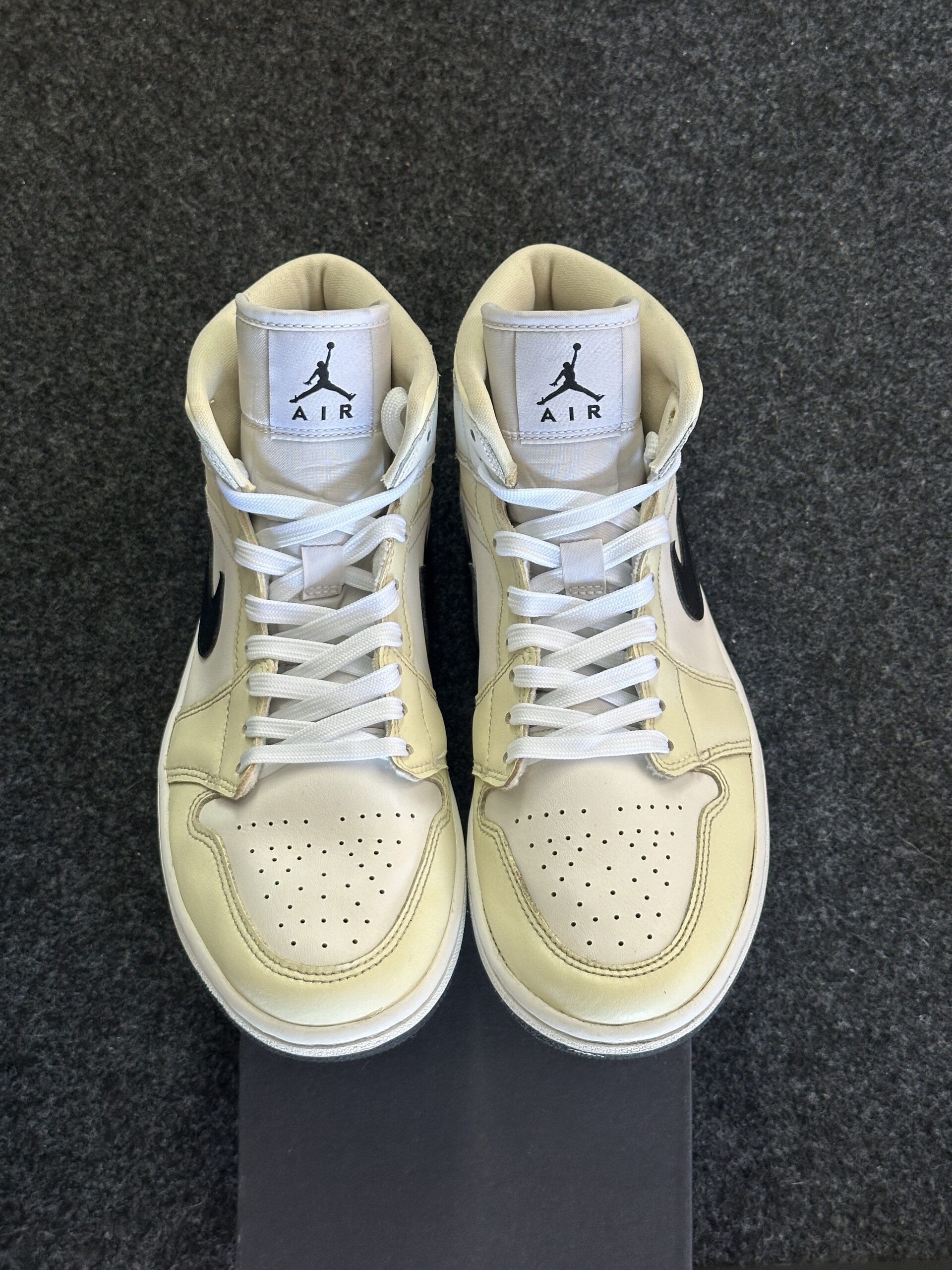 Air Jordan 1 Mid Coconut Milk BQ6472-121 taglia EU 41 vista punta