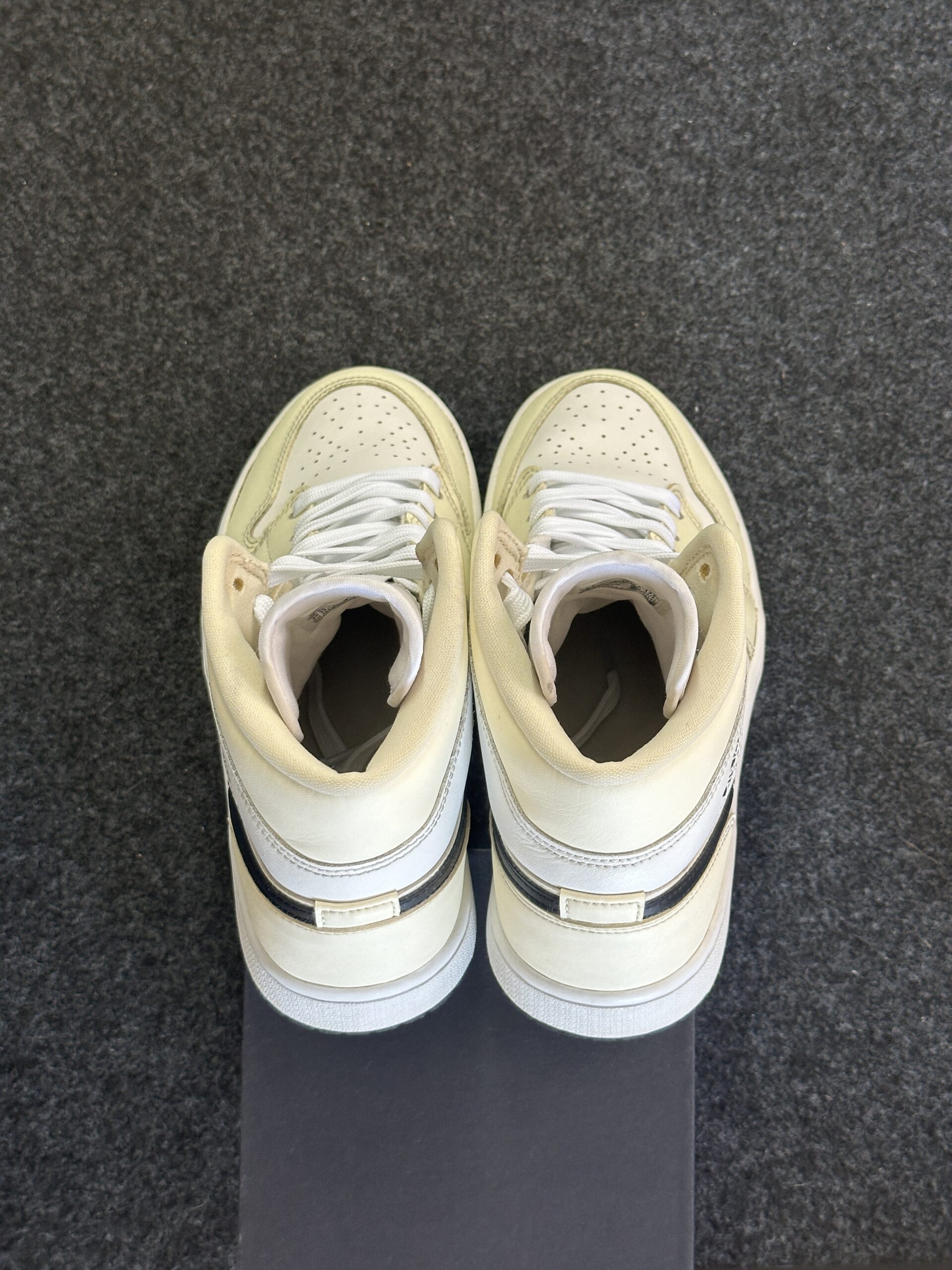 Air Jordan 1 Mid Coconut Milk BQ6472-121 taglia EU 41 vista tallone