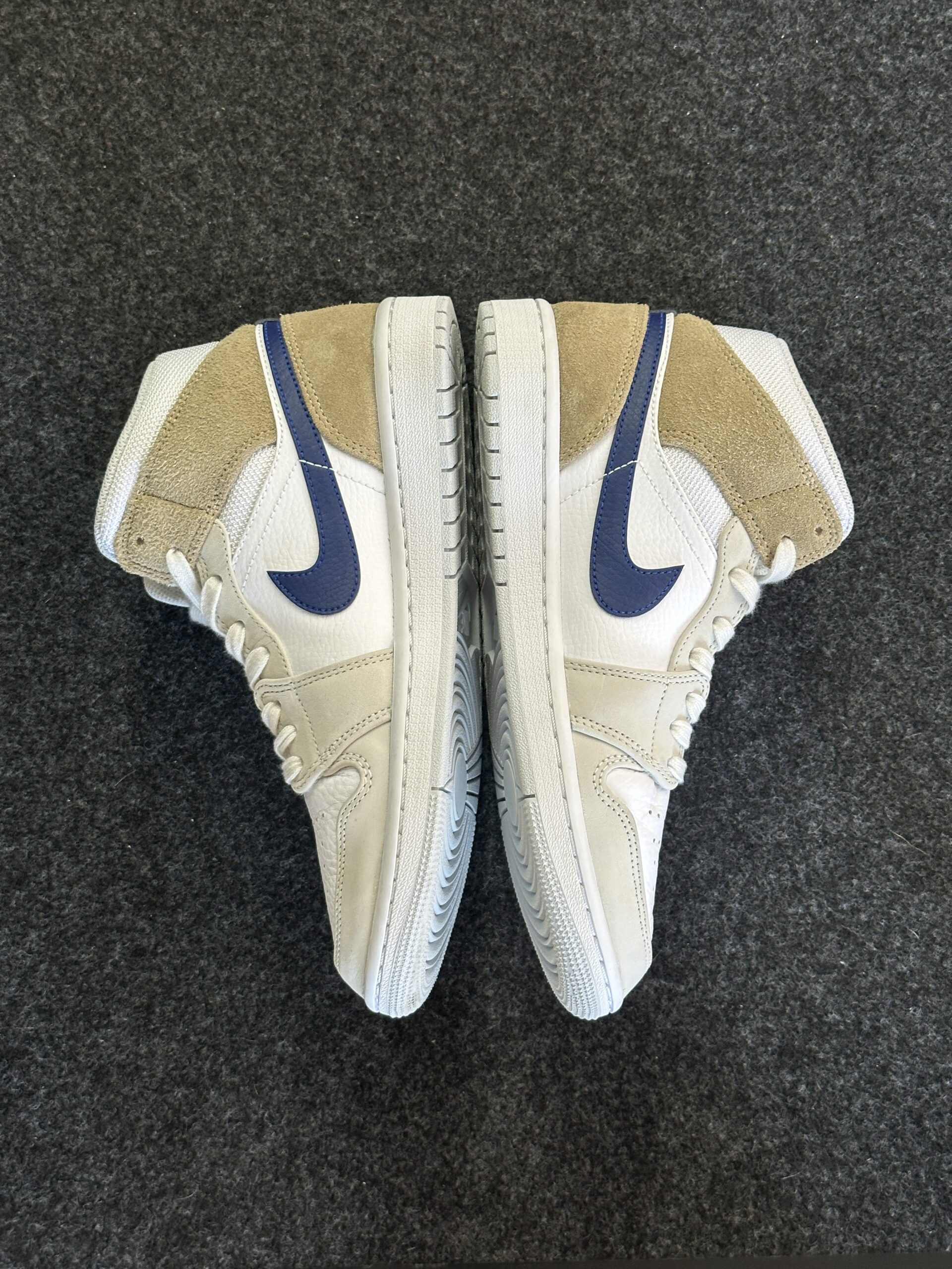 Air Jordan 1 Mid Tan Suede DO6726-100 taglia EU 40 vista interna