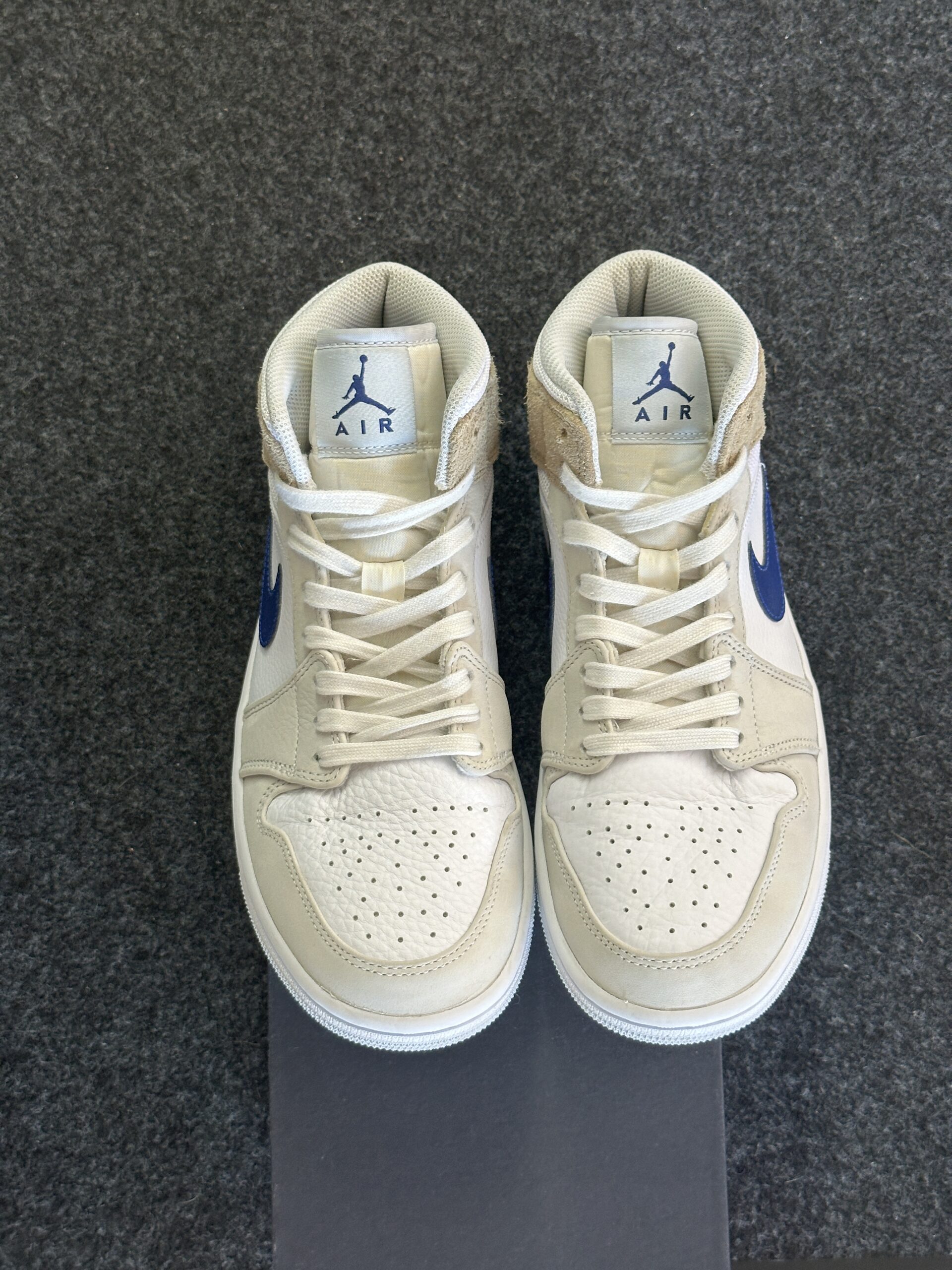 Air Jordan 1 Mid Tan Suede DO6726-100 taglia EU 40 vista punta