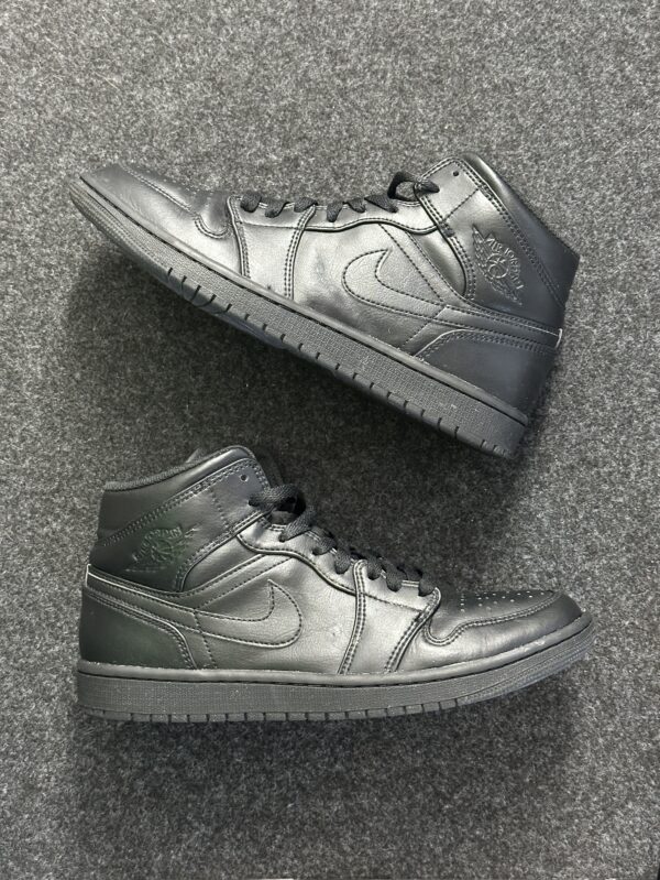 Air Jordan 1 Mid Triple Black 554724-093 taglia EU 42 vista principale