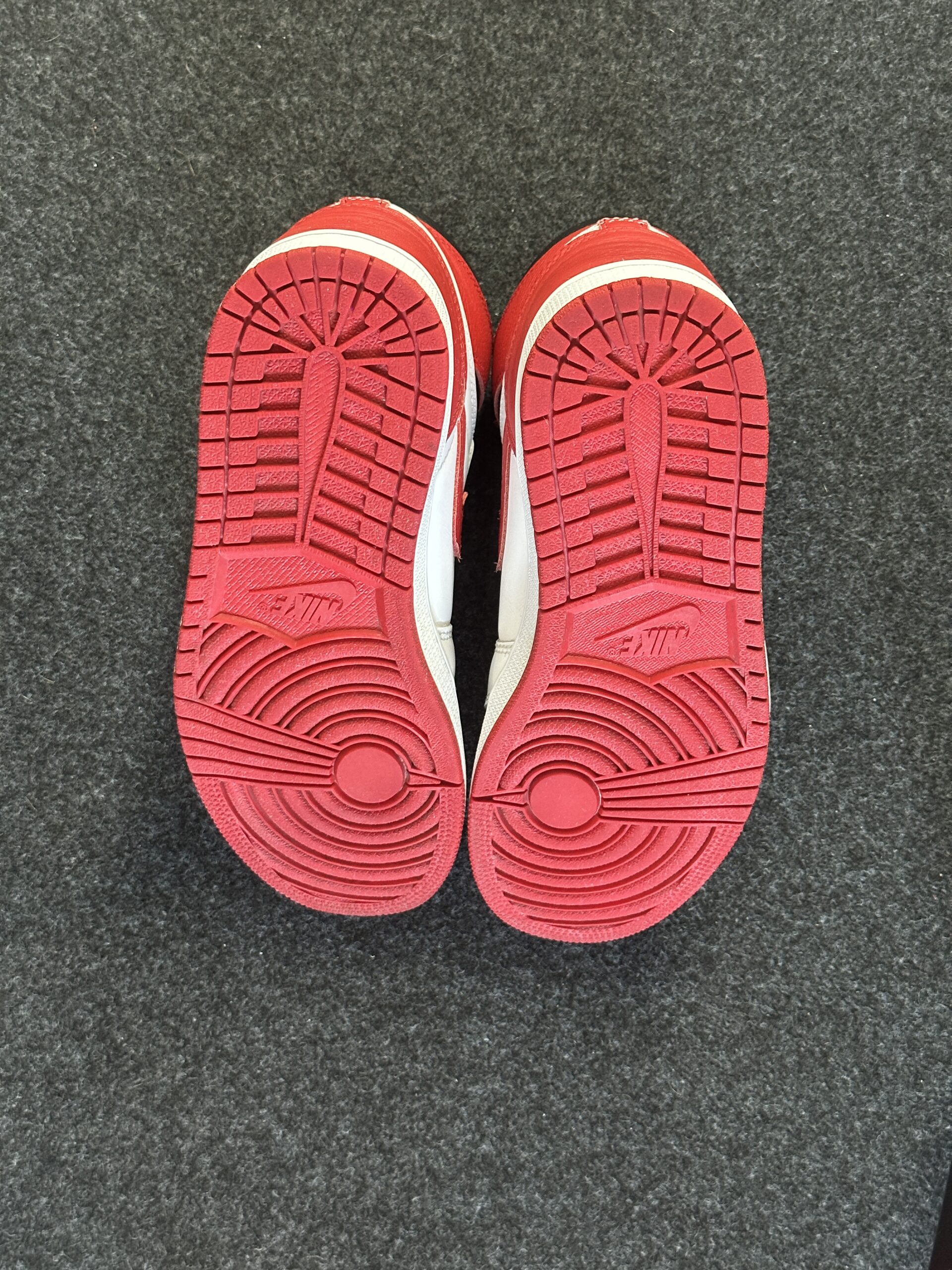 Air Jordan 1 Retro High OG Heritage 555088-161 taglia EU 42 vista suole