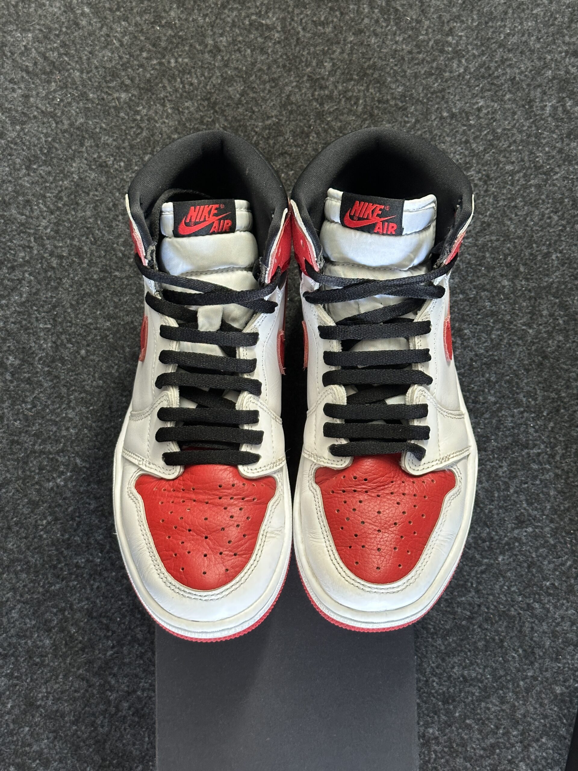 Air Jordan 1 Retro High OG Heritage 555088-161 taglia EU 42 vista punta