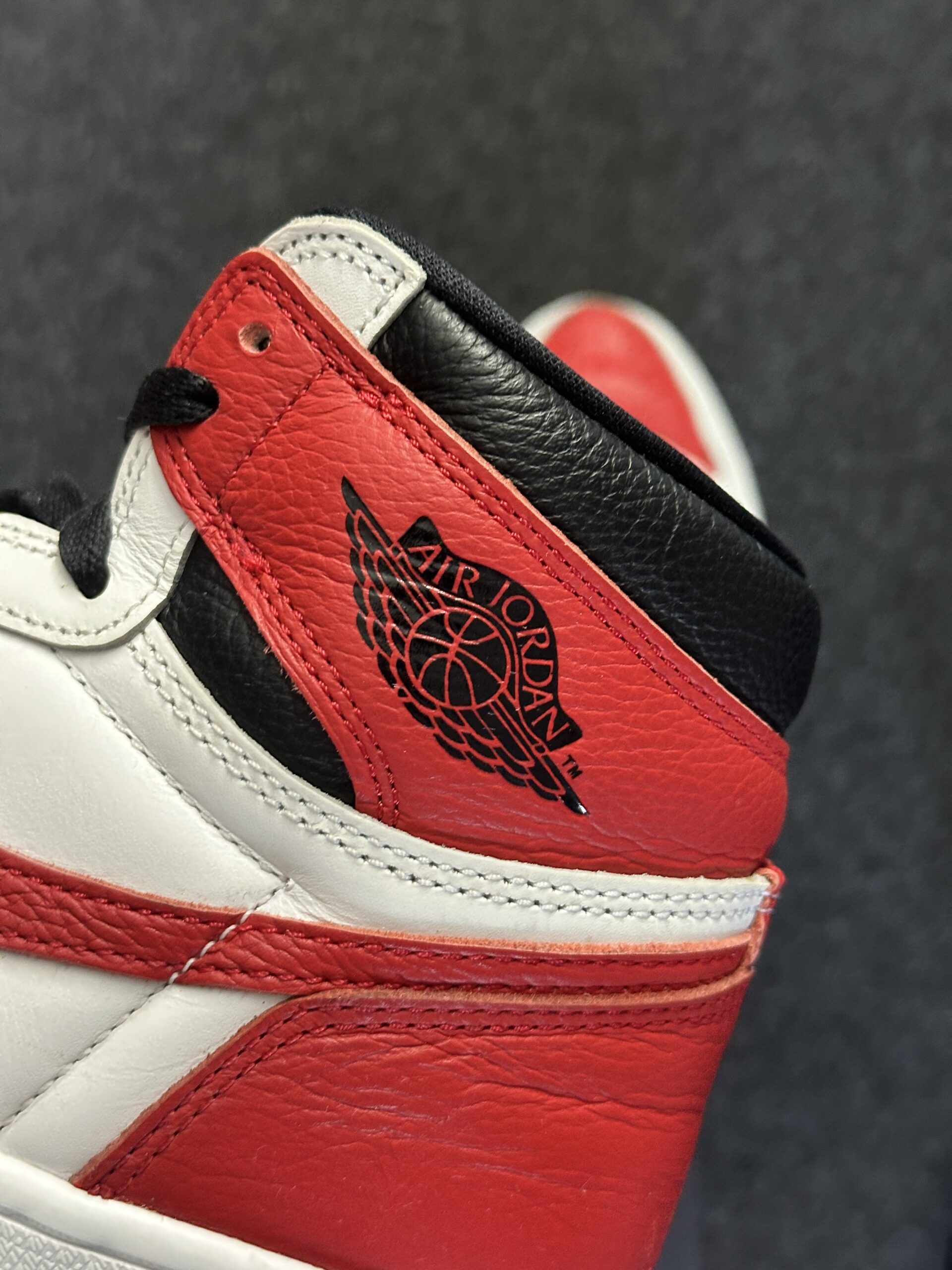 Air Jordan 1 Retro High OG Heritage 555088-161 taglia EU 42 vista logo