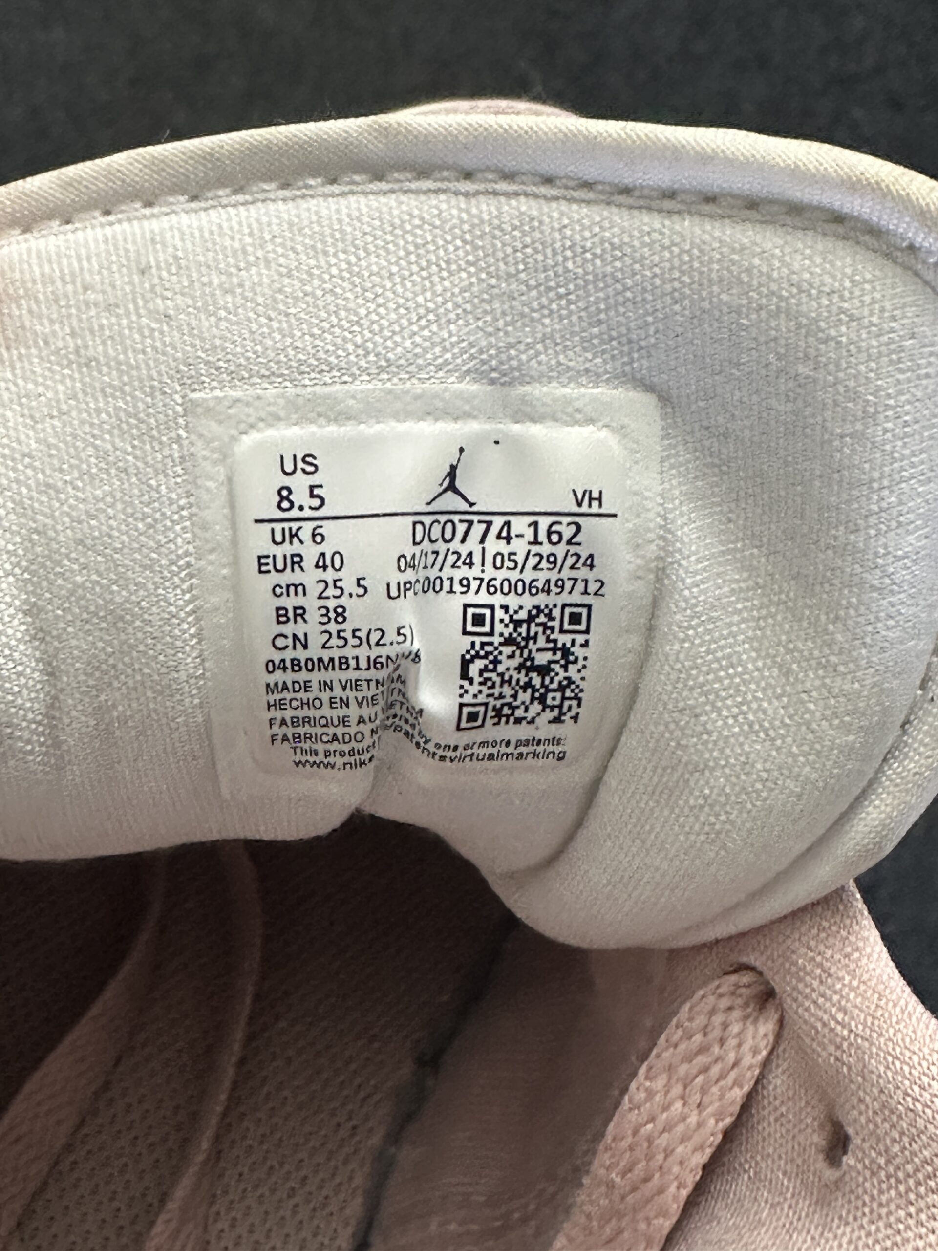 Air Jordan 1 Low Pink Oxford DC0774-162 taglia EU 40 vista label