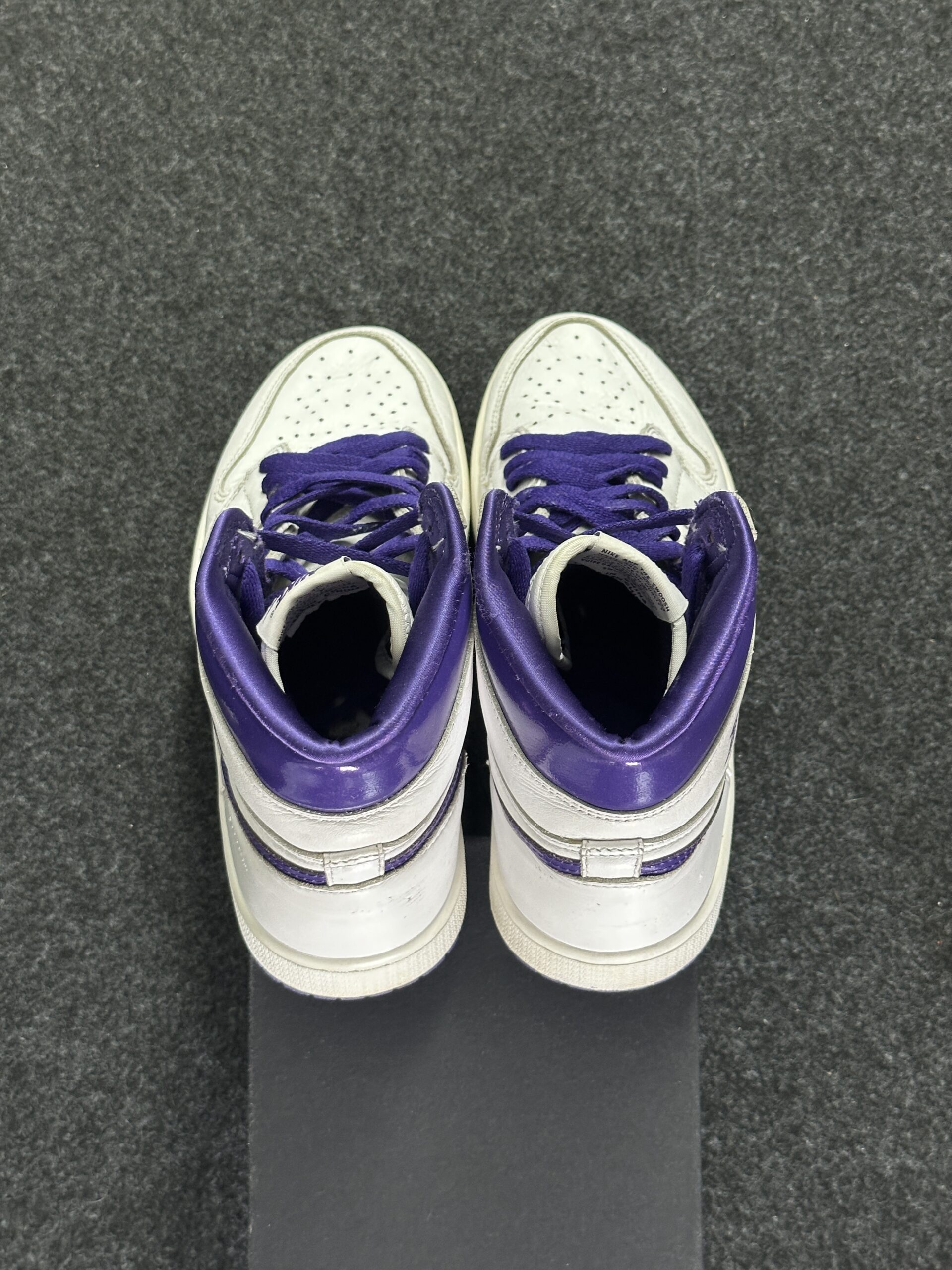 Air Jordan 1 Retro High OG Court Purple CD0461-151 taglia EU 41 vista tallone