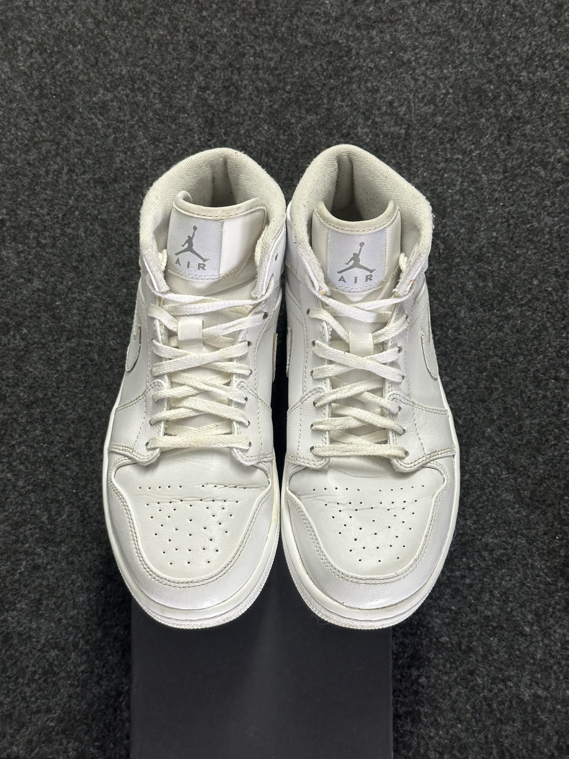 Air Jordan 1 Mid White Cool Grey 554724-100 taglia EU 41 vista punta
