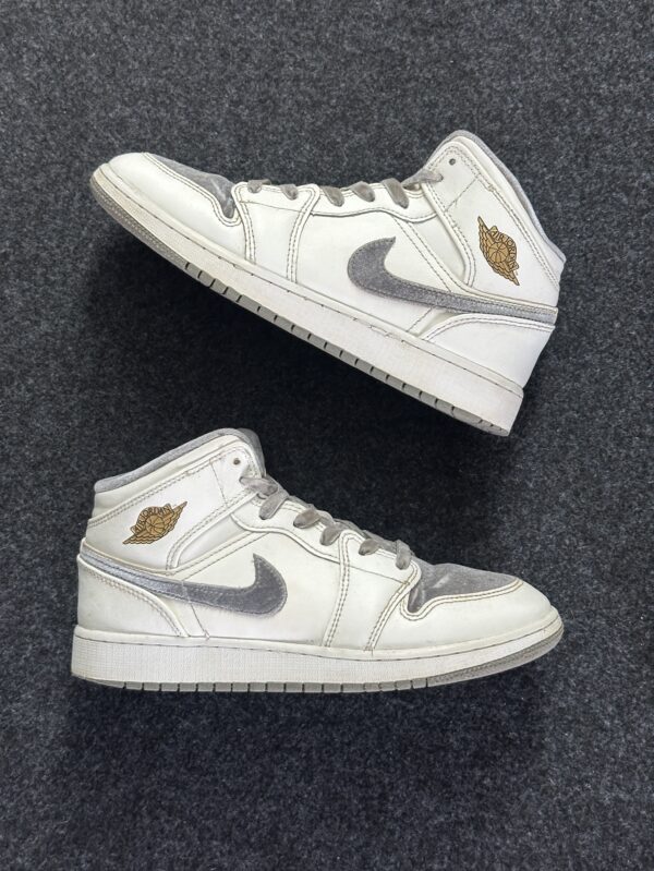 Air Jordan 1 Mid SE Velvet Toe FB9899-100 taglia EU 40 vista principale