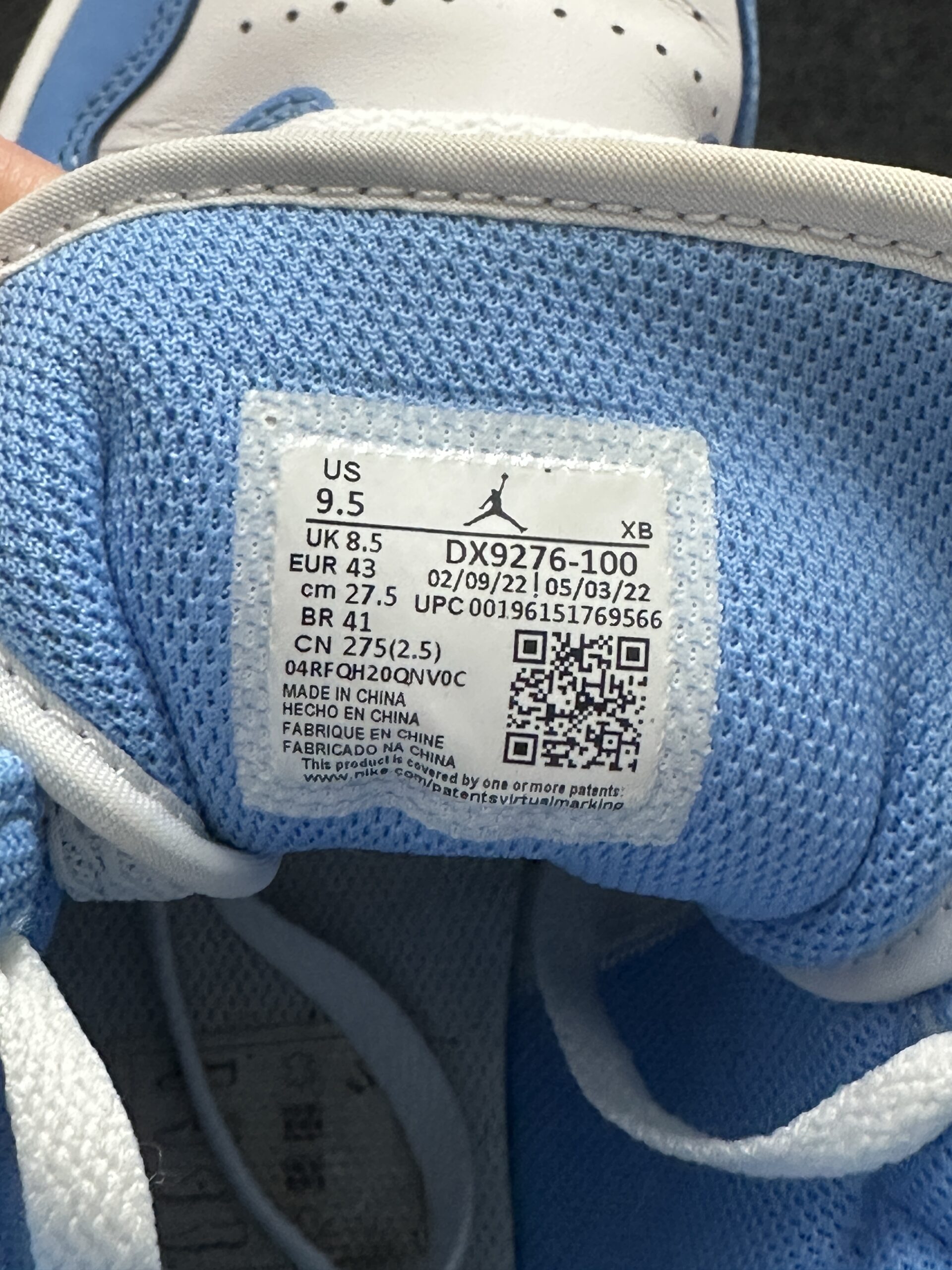 Air Jordan 1 Mid SE University Blue DX9276-100 taglia EU 43 vista label