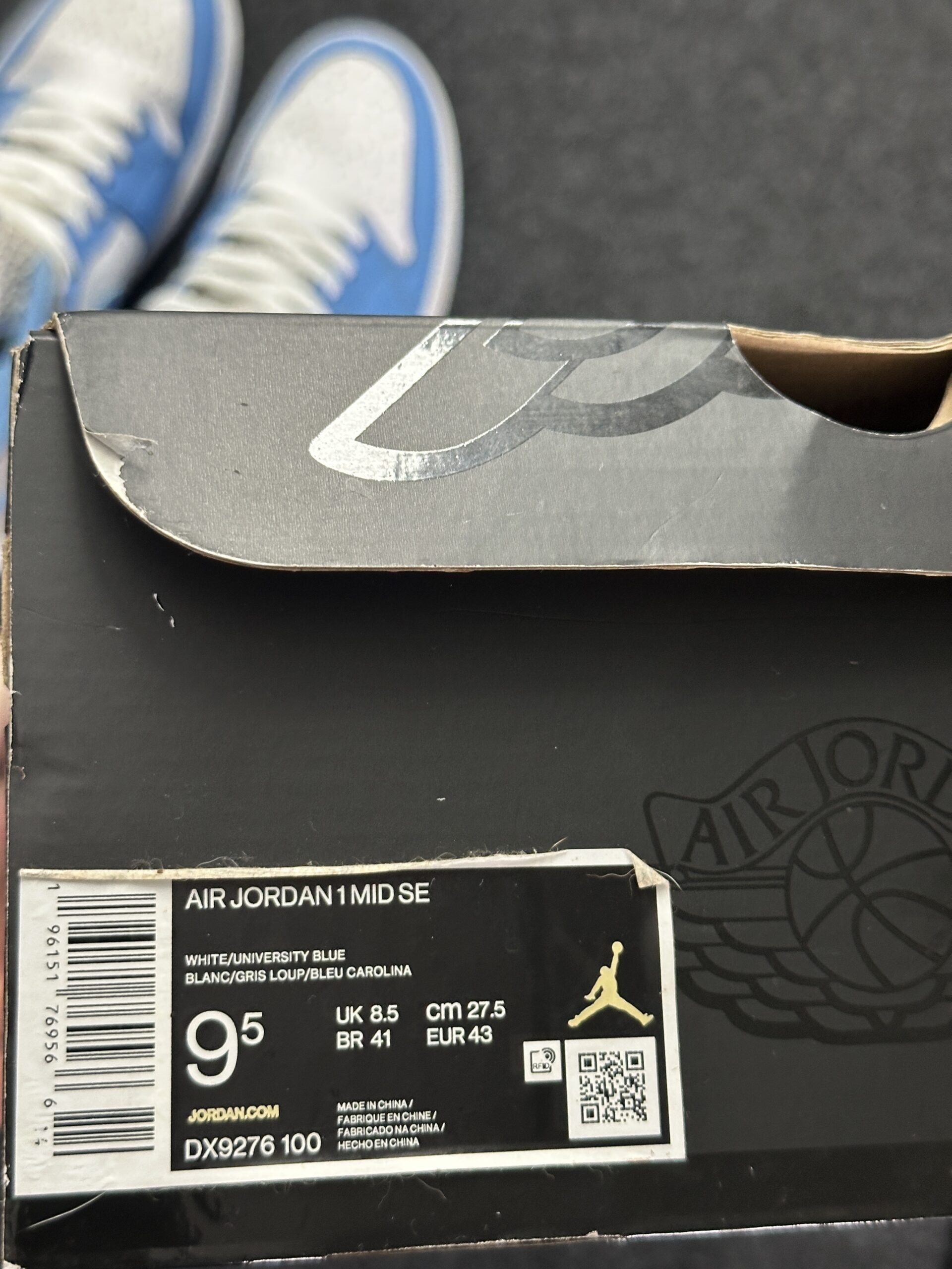 Air Jordan 1 Mid SE University Blue DX9276-100 taglia EU 43 vista box