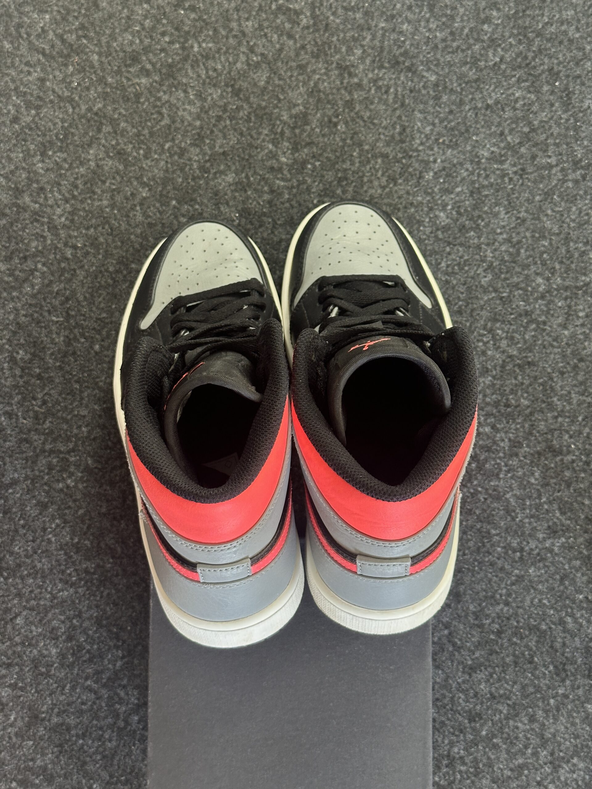 Air Jordan 1 Mid Pink Shadow 554724-059 taglia EU 42 vista tallone