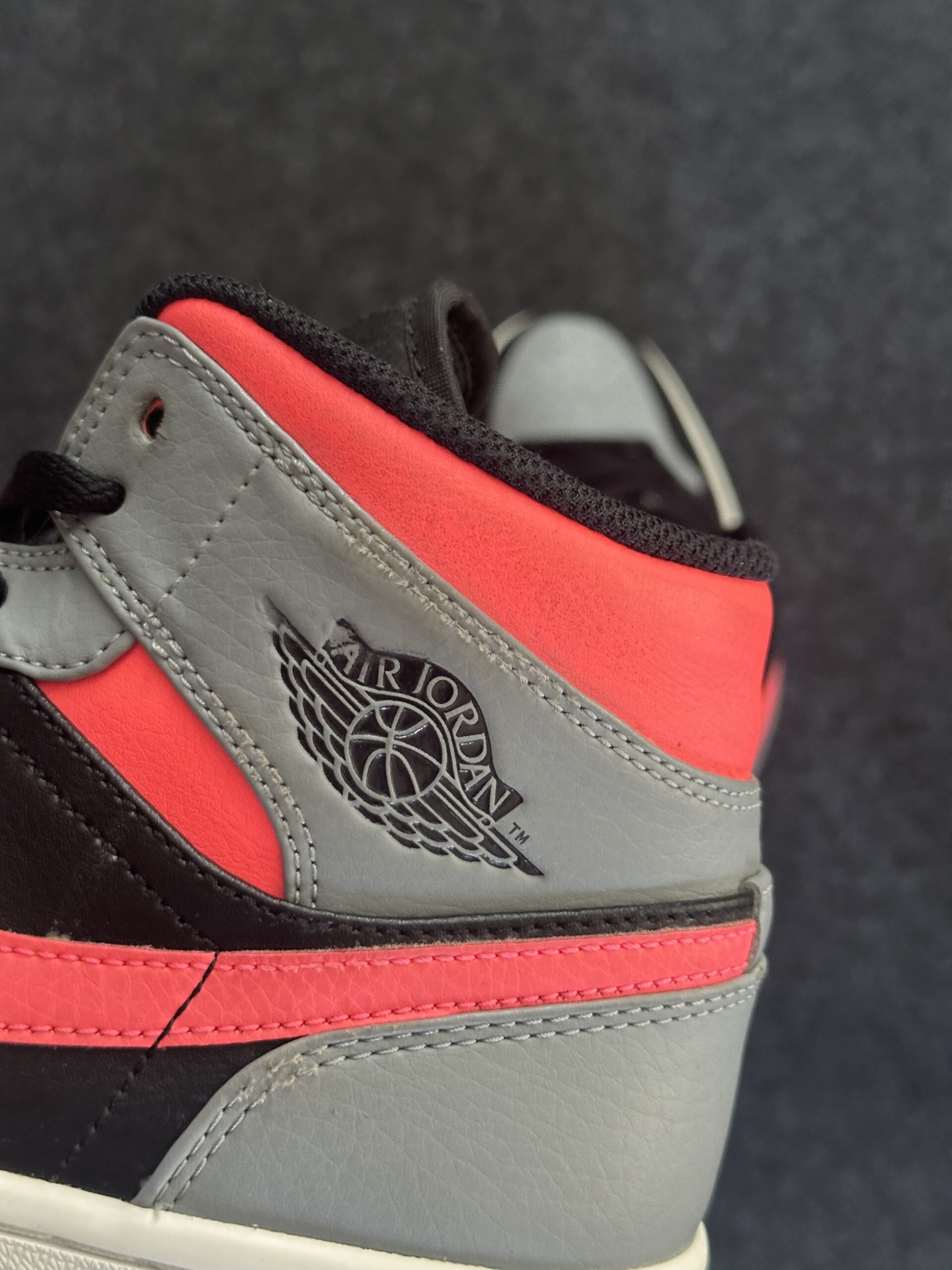 Air Jordan 1 Mid Pink Shadow 554724-059 taglia EU 42 vista logo