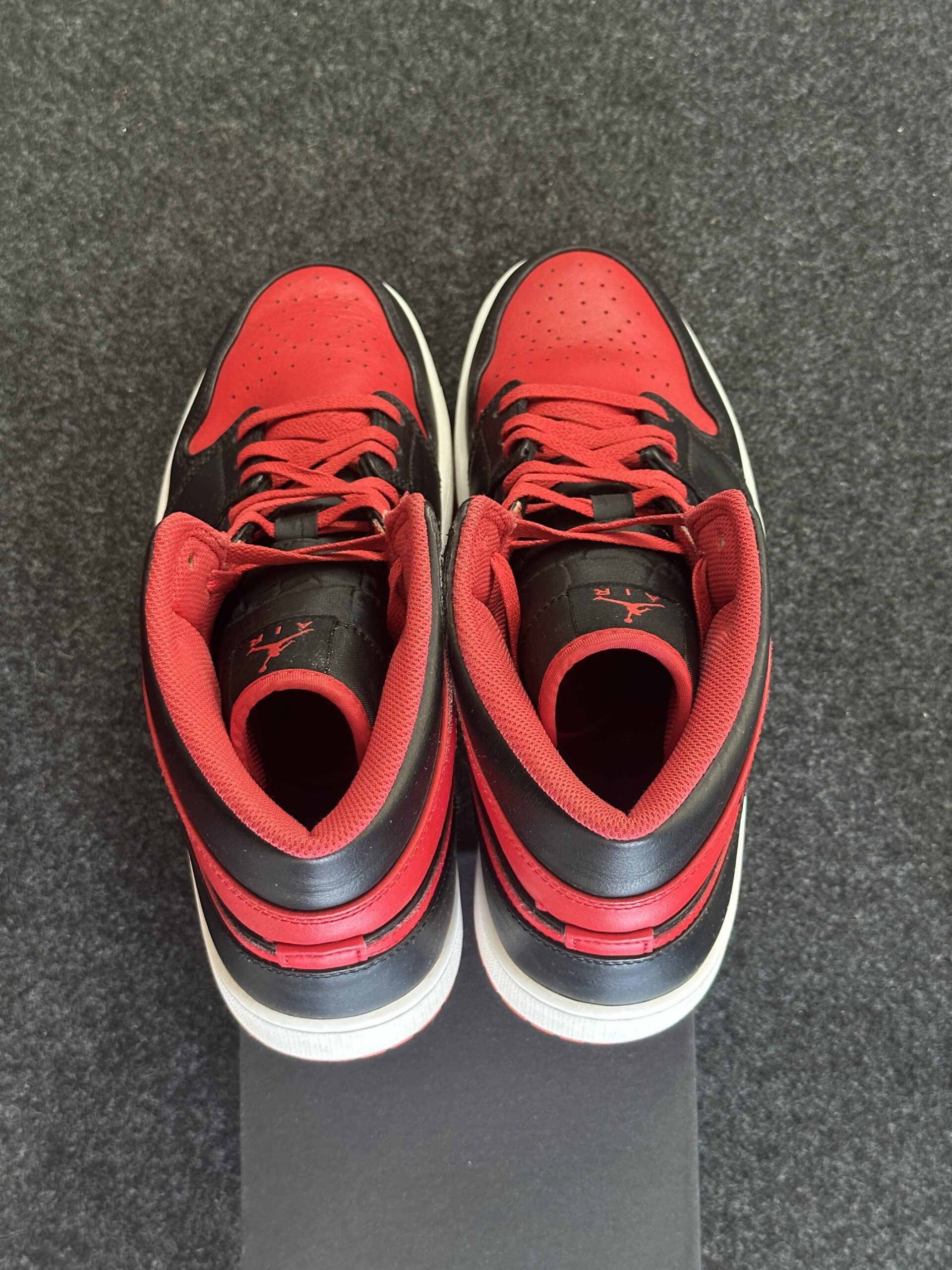 Air Jordan 1 Mid Alternate Bred DQ8426-060 taglia EU 46 vista tallone
