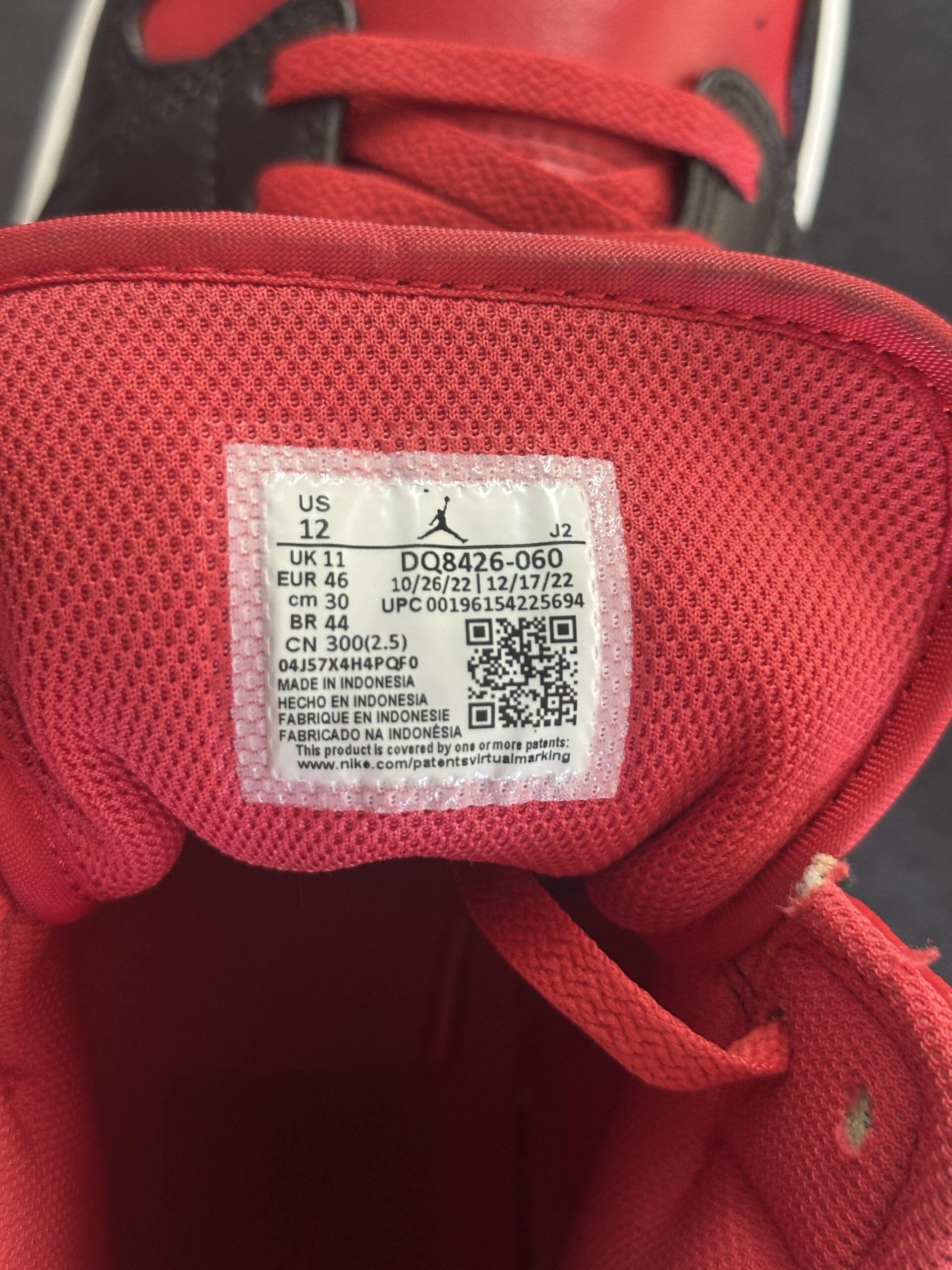 Air Jordan 1 Mid Alternate Bred DQ8426-060 taglia EU 46 vista label