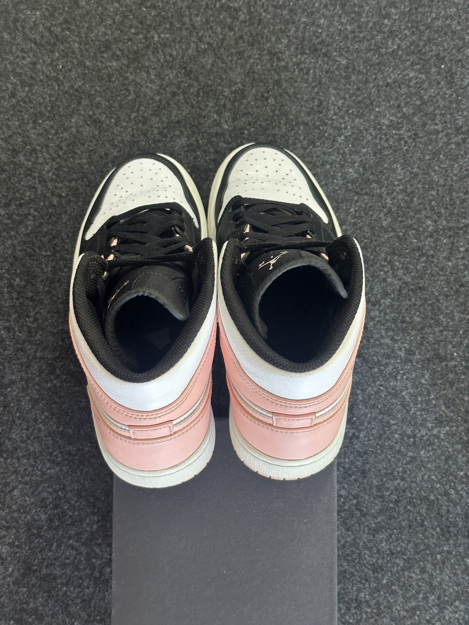 Air Jordan 1 Mid Crimson Tint 554724-133 taglia EU 41 vista tallone