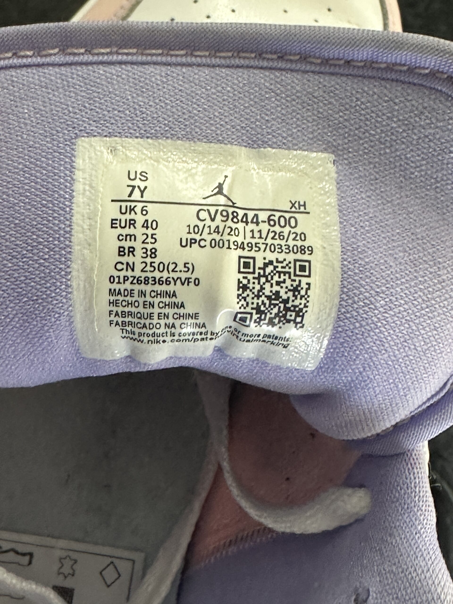 Air Jordan 1 Low Arctic Punch CV9844-600 taglia EU 40 vista label