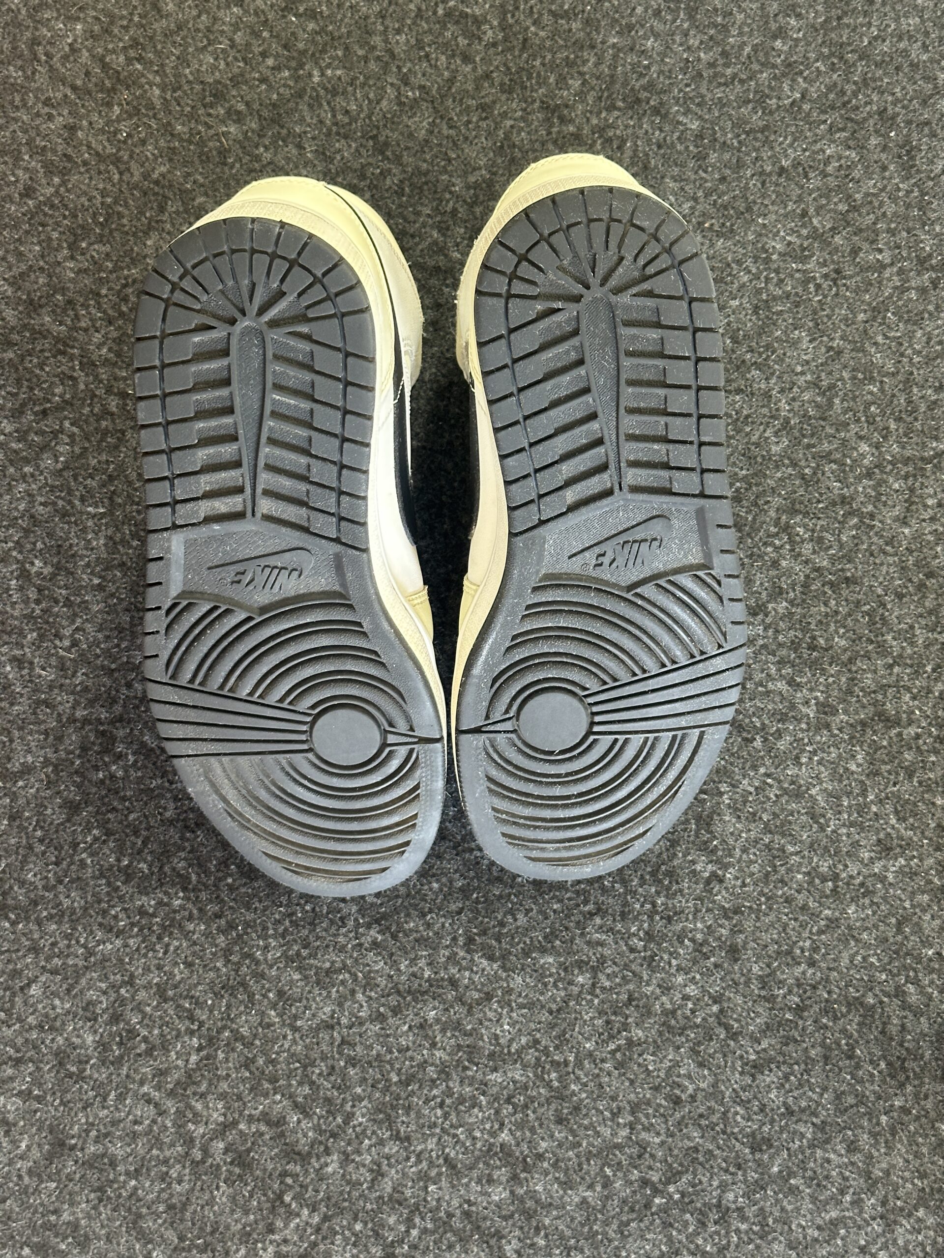 Air Jordan 1 Mid Coconut Milk BQ6472-121 taglia EU 41 vista suole