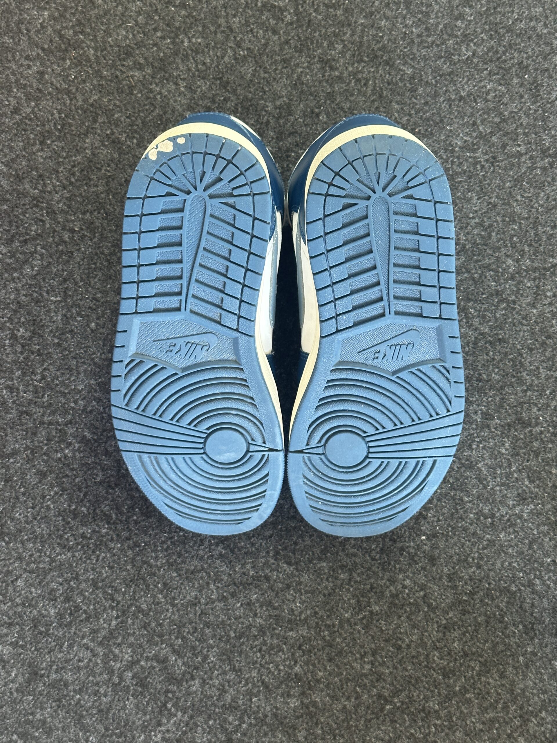 Air Jordan 1 Mid French Blue White BQ6472-414 taglia EU 41 vista suole