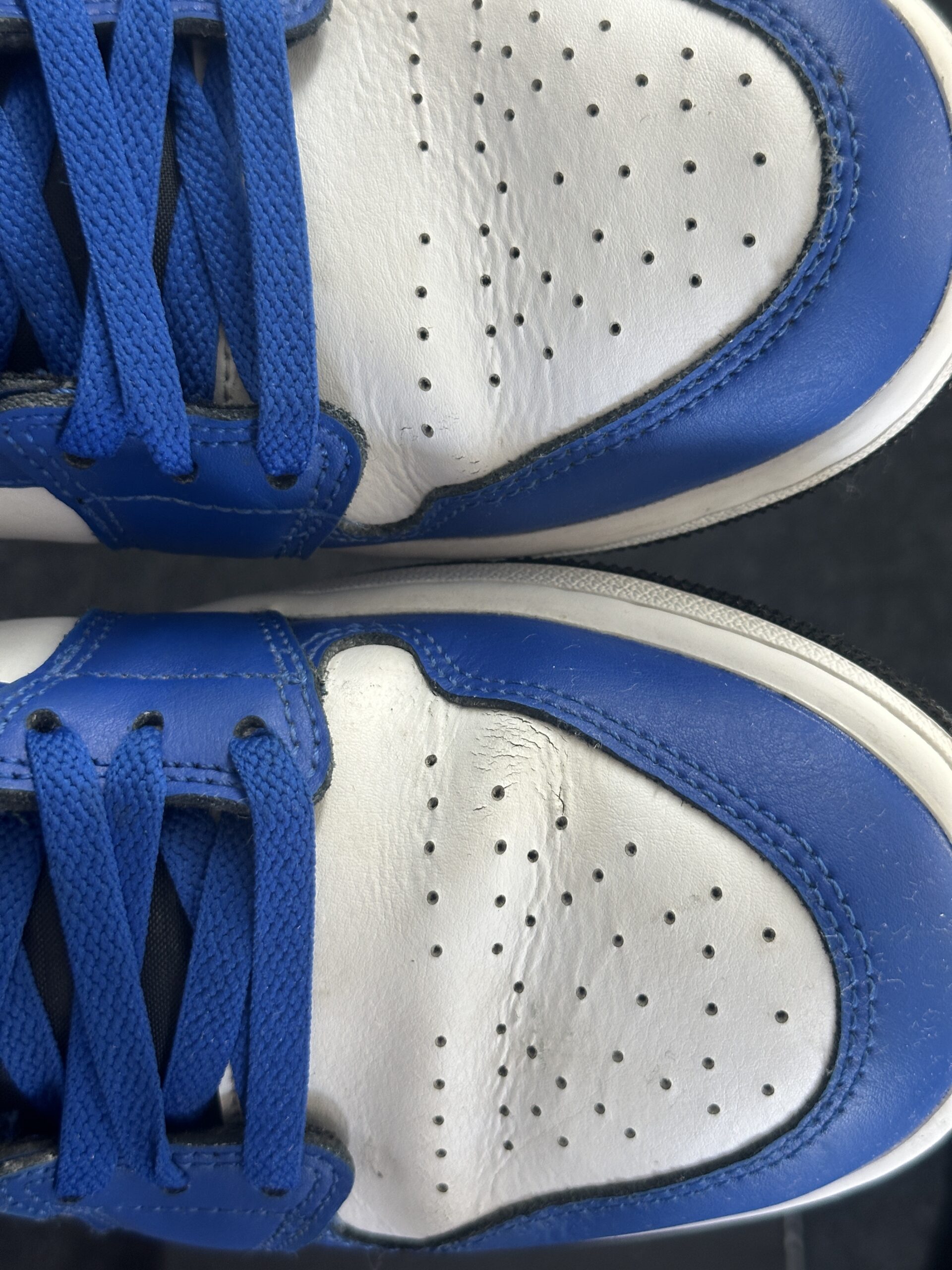 Air Jordan 1 Mid French Blue Fire Red DQ8426-402 taglia EU 42 vista dif box