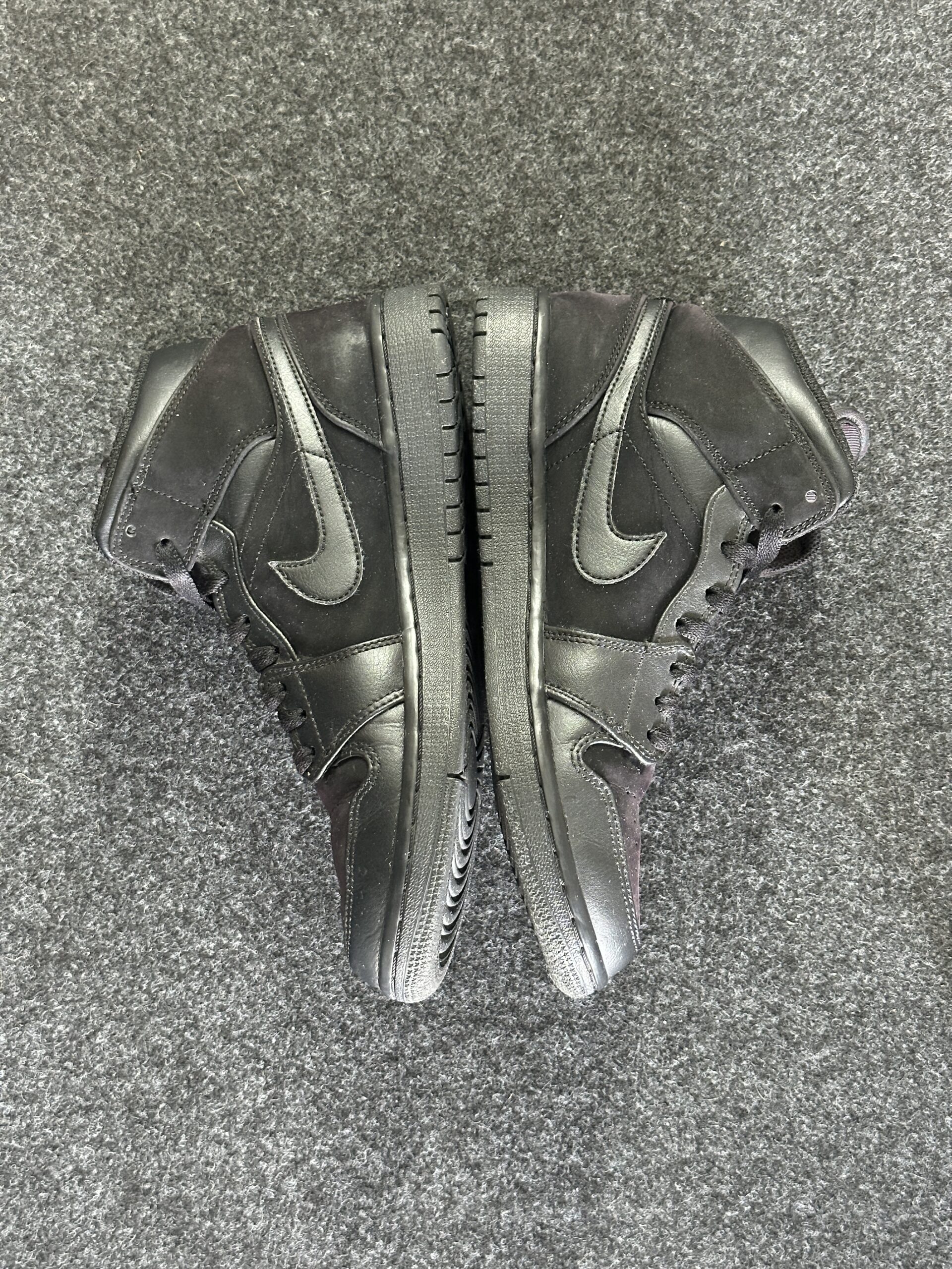 Air Jordan 1 Mid Triple Black 554724-050 taglia EU 40.5 vista interna