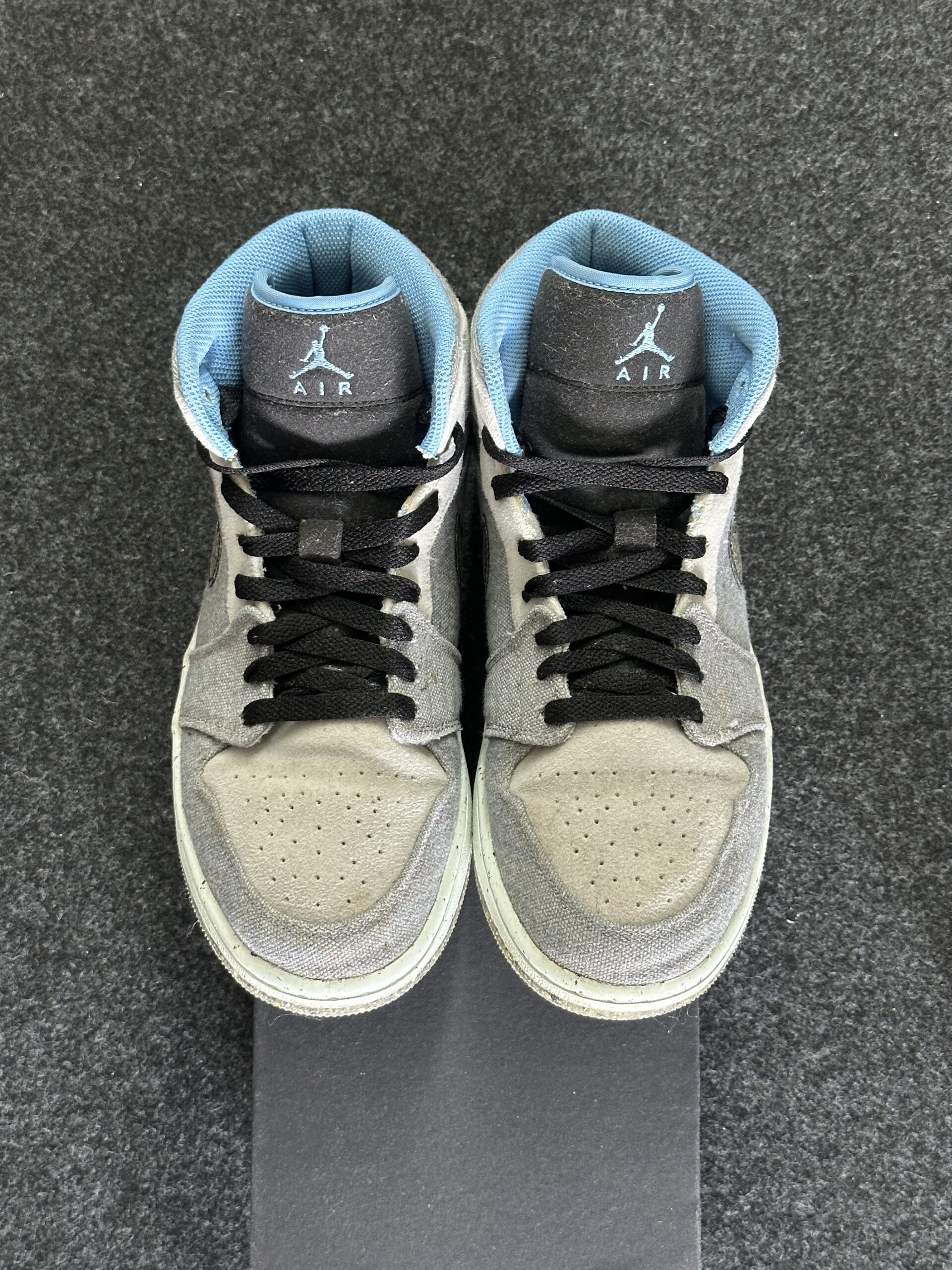 Air Jordan 1 Mid Crater Grey University Blue DM3529-004 taglia EU 42.5 vista punta