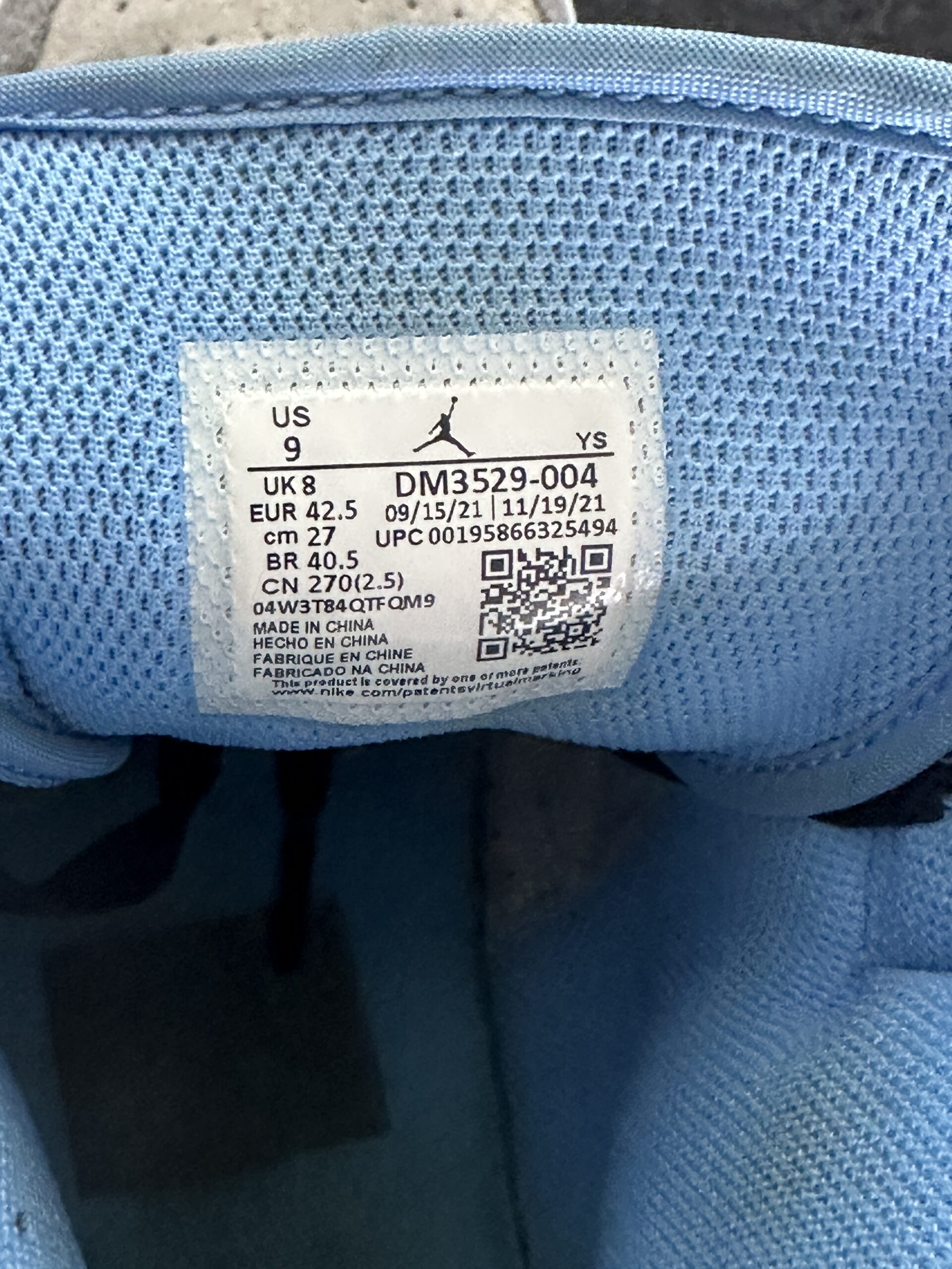 Air Jordan 1 Mid Crater Grey University Blue DM3529-004 taglia EU 42.5 vista label