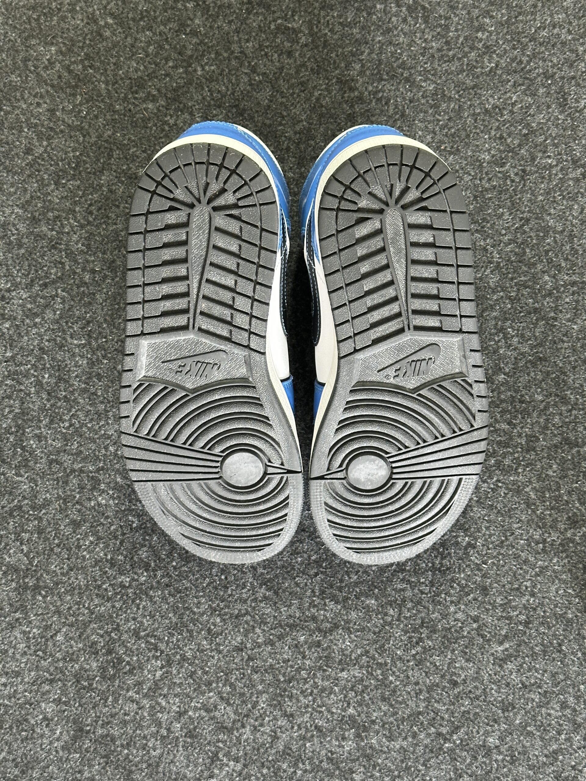 Air Jordan 1 Mid SE Signal Blue DD6834-402 taglia EU 41 vista suole