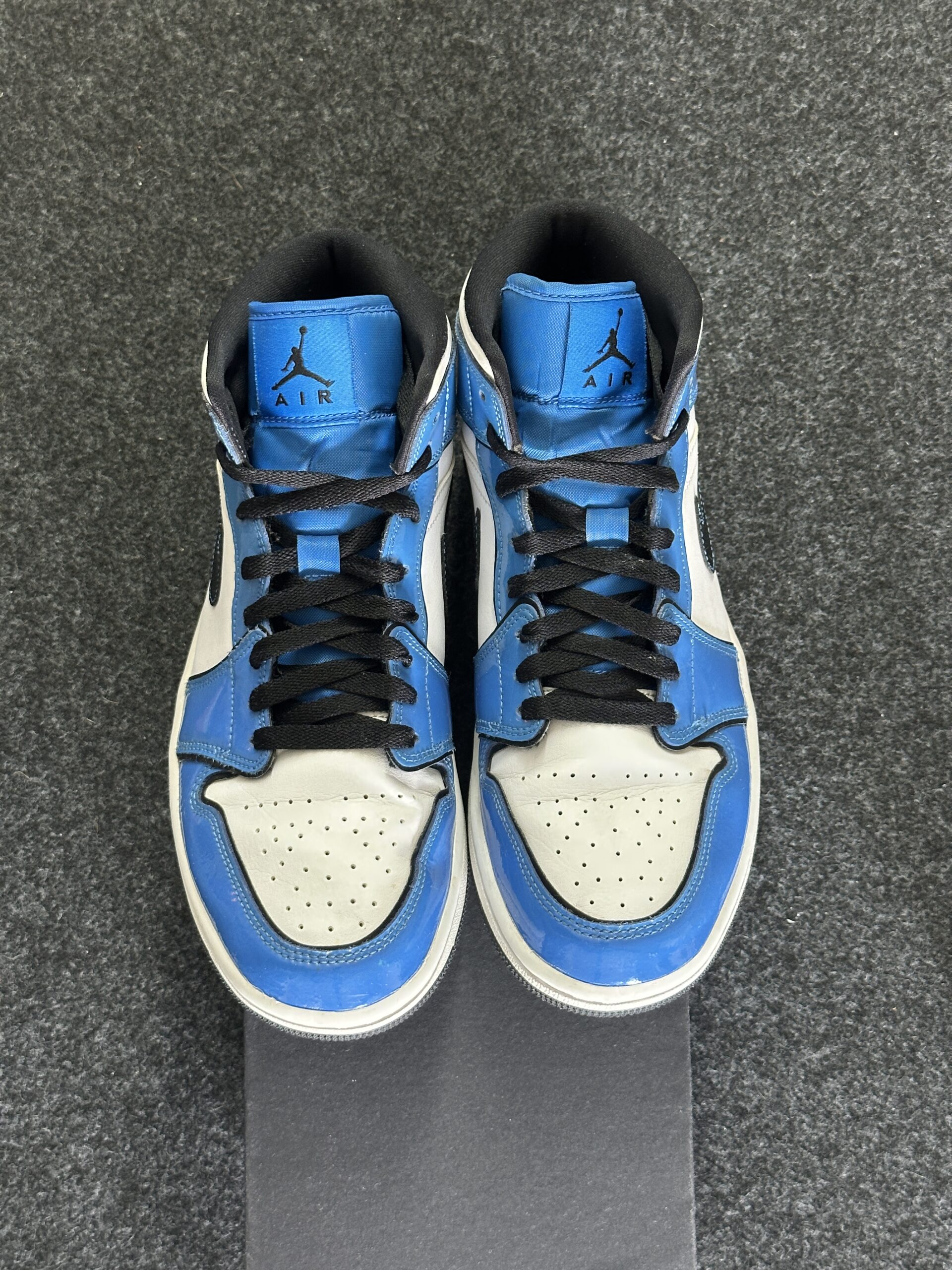 Air Jordan 1 Mid SE Signal Blue DD6834-402 taglia EU 41 vista punta