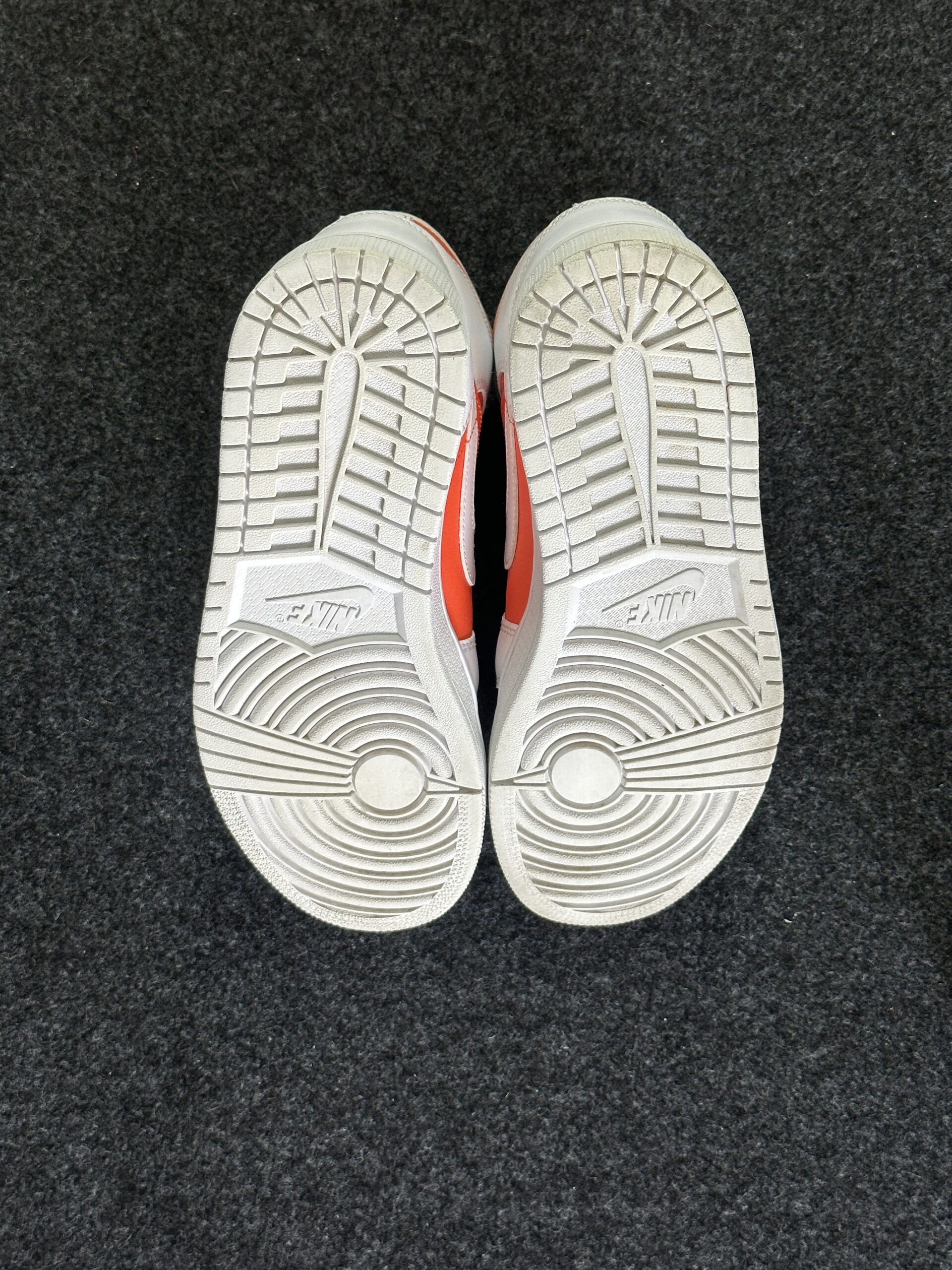 Air Jordan 1 Mid SE Bright Citrus CZ0774-800 taglia EU 42 vista suole