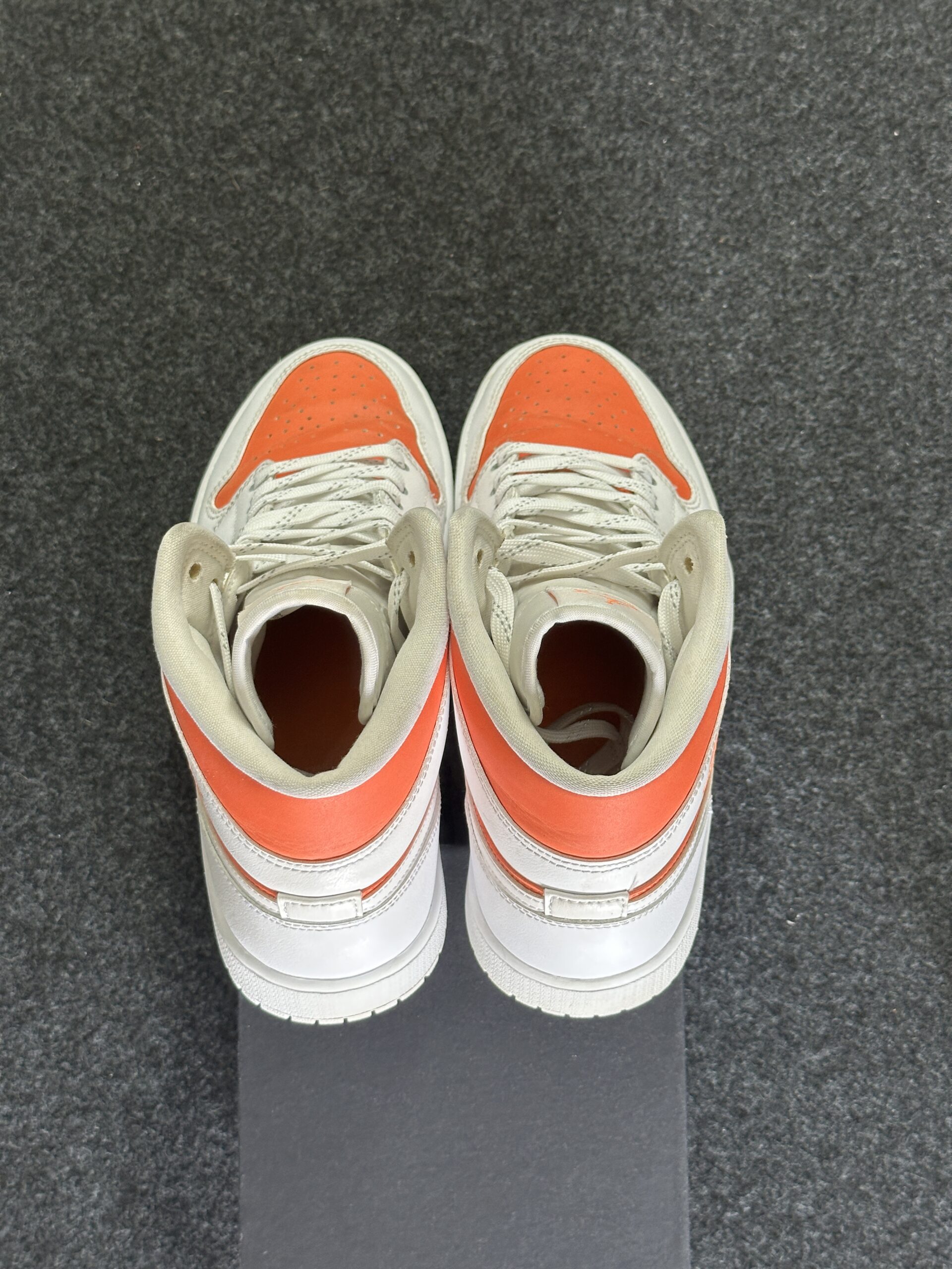 Air Jordan 1 Mid SE Bright Citrus CZ0774-800 taglia EU 42 vista tallone