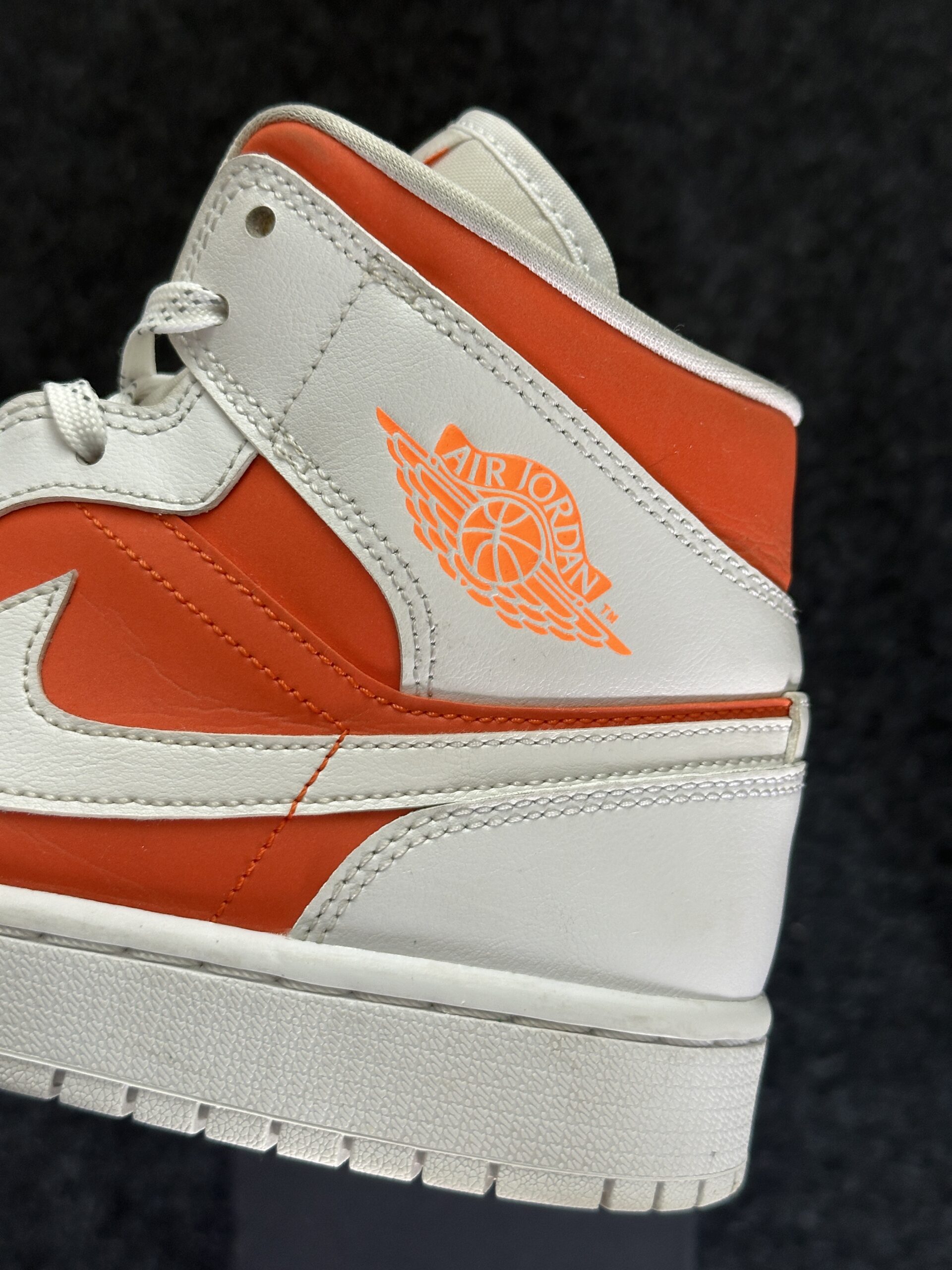 Air Jordan 1 Mid SE Bright Citrus CZ0774-800 taglia EU 42 vista logo