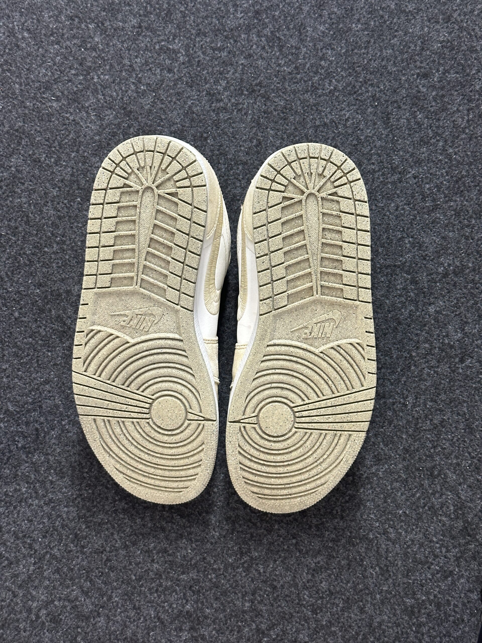Air Jordan 1 Low SE Team Gold Canvas FN3722-701 taglia EU 42.5 vista suole