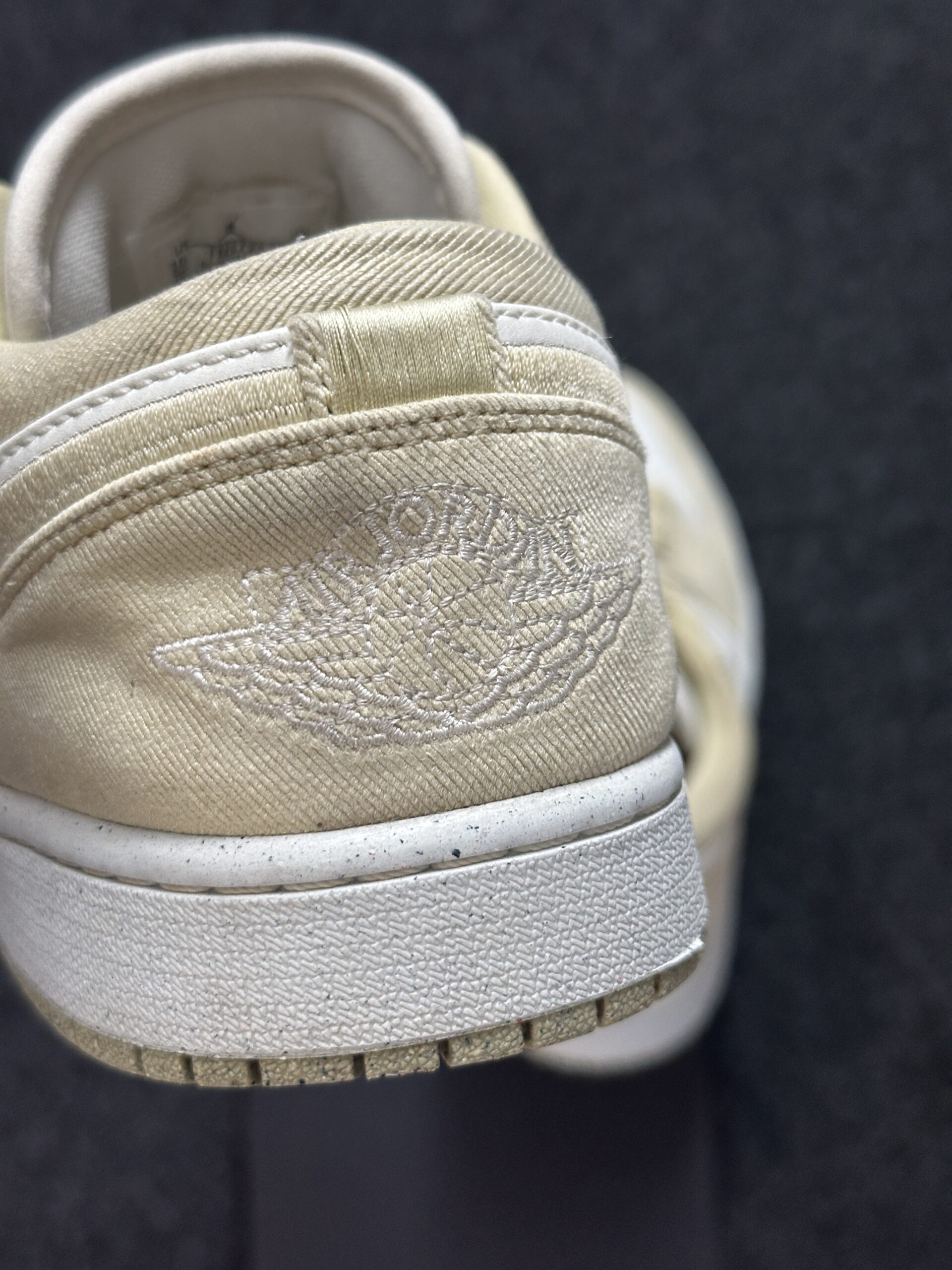 Air Jordan 1 Low SE Team Gold Canvas FN3722-701 taglia EU 42.5 vista logo