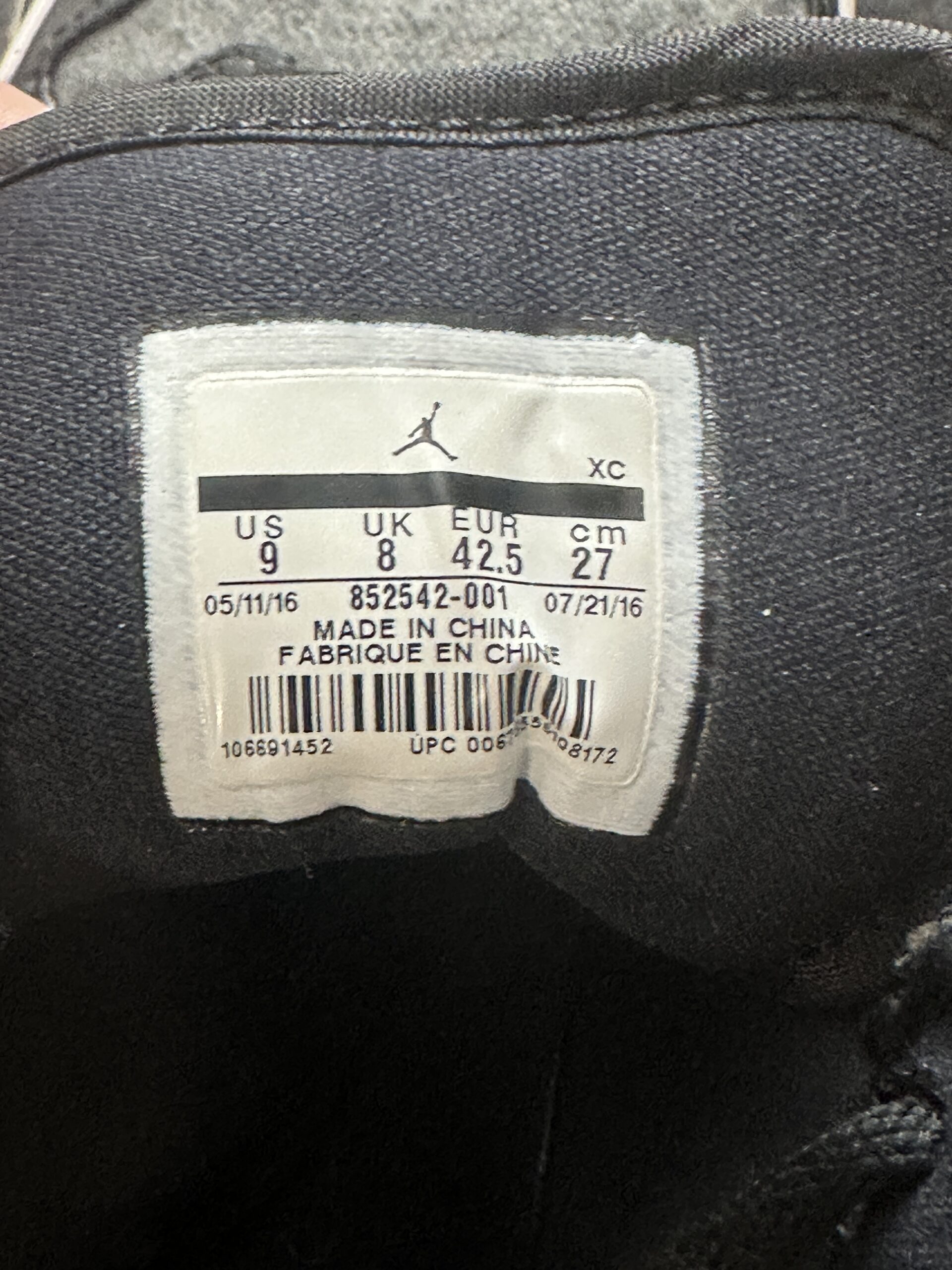 Air Jordan 1 Retro Mid SE Winterized 852542-001 taglia EU 42.5 vista label
