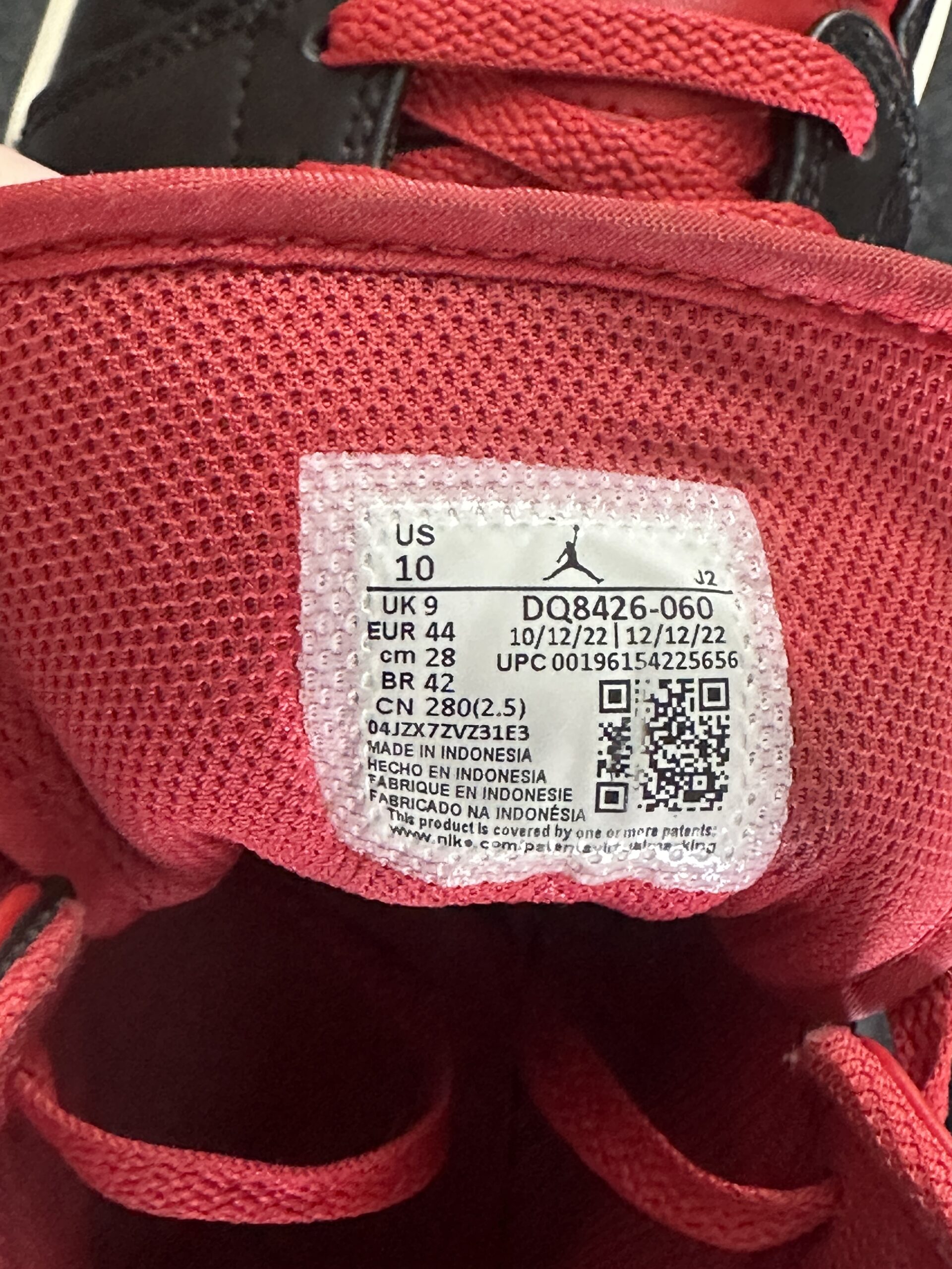Air Jordan 1 Mid Alternate Bred DQ8426-060 taglia EU 44 vista label
