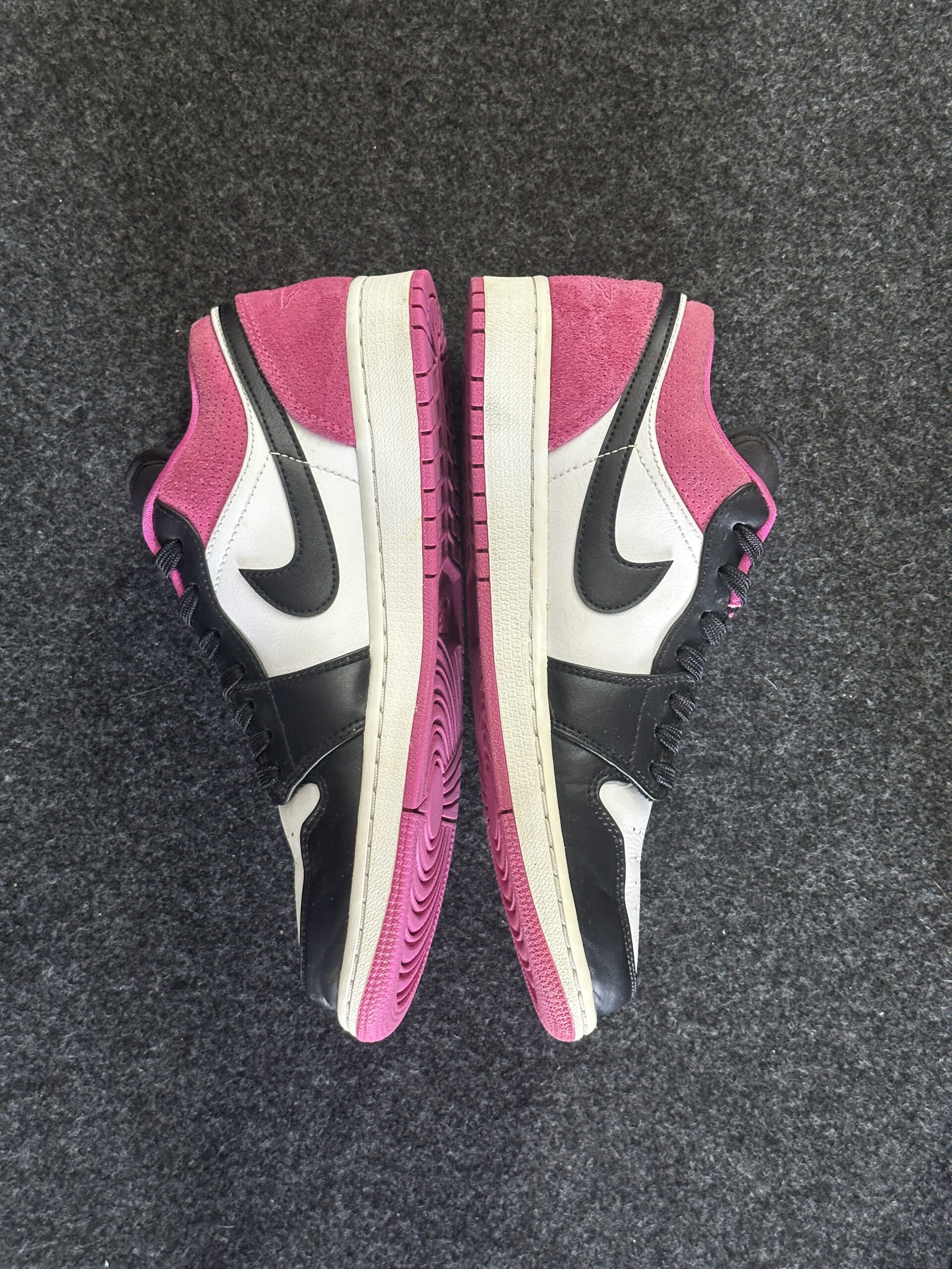 Air Jordan 1 Low Black Active Fuchsia CK3022-005 taglia EU 42.5 vista interna