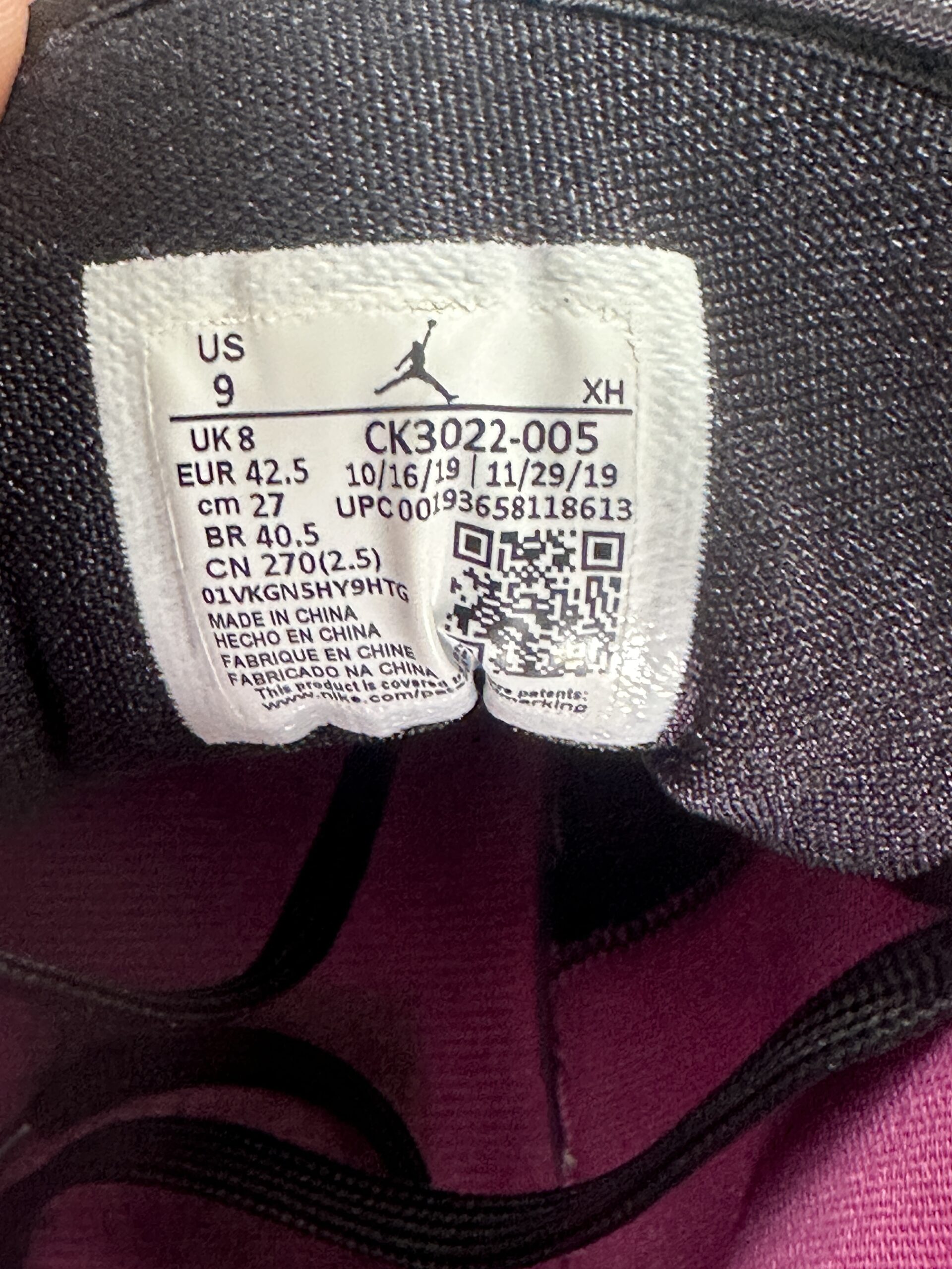 Air Jordan 1 Low Black Active Fuchsia CK3022-005 taglia EU 42.5 vista label