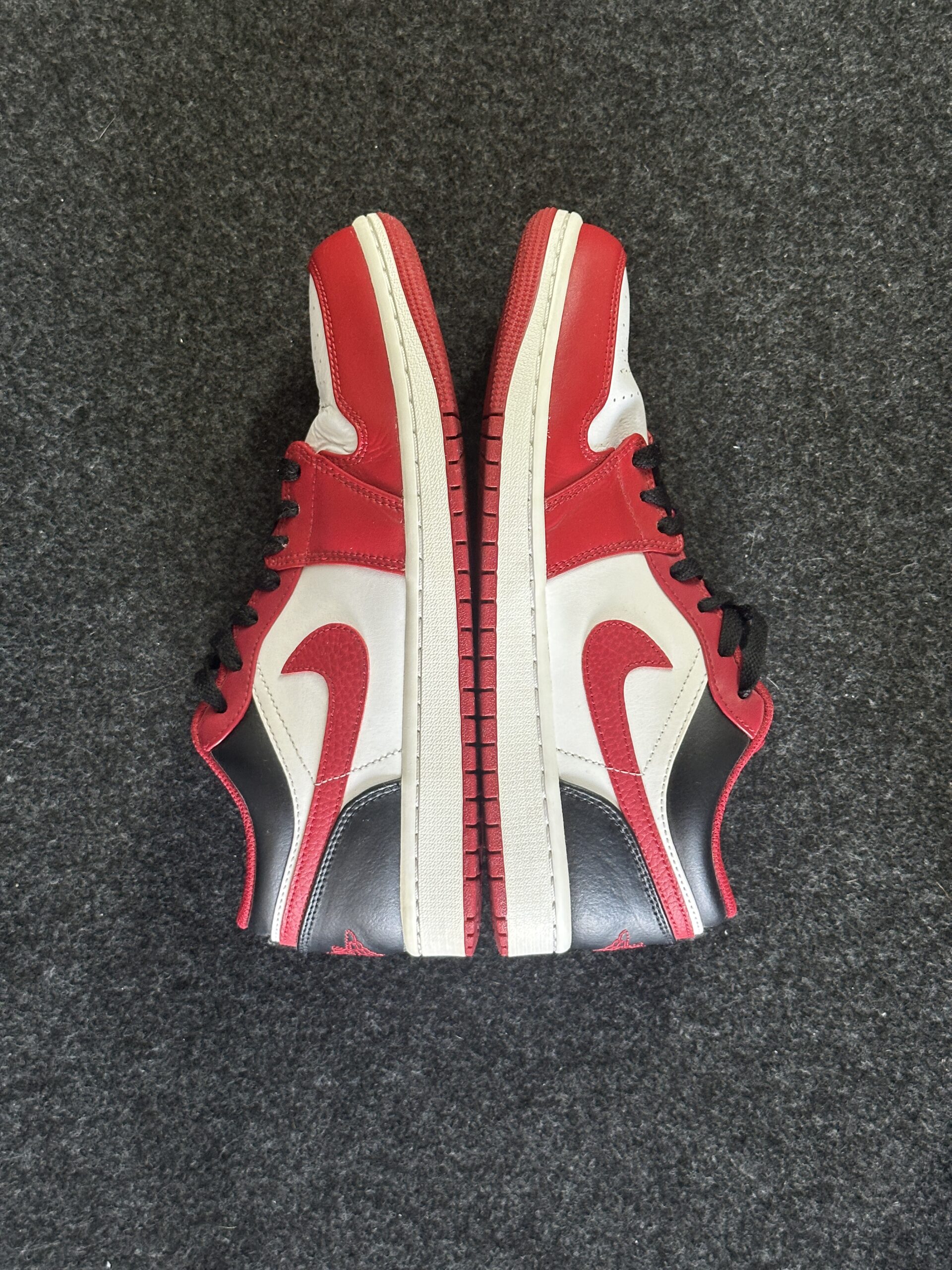 Air Jordan 1 Low Bulls 553558-163 taglia EU 42 vista esterna