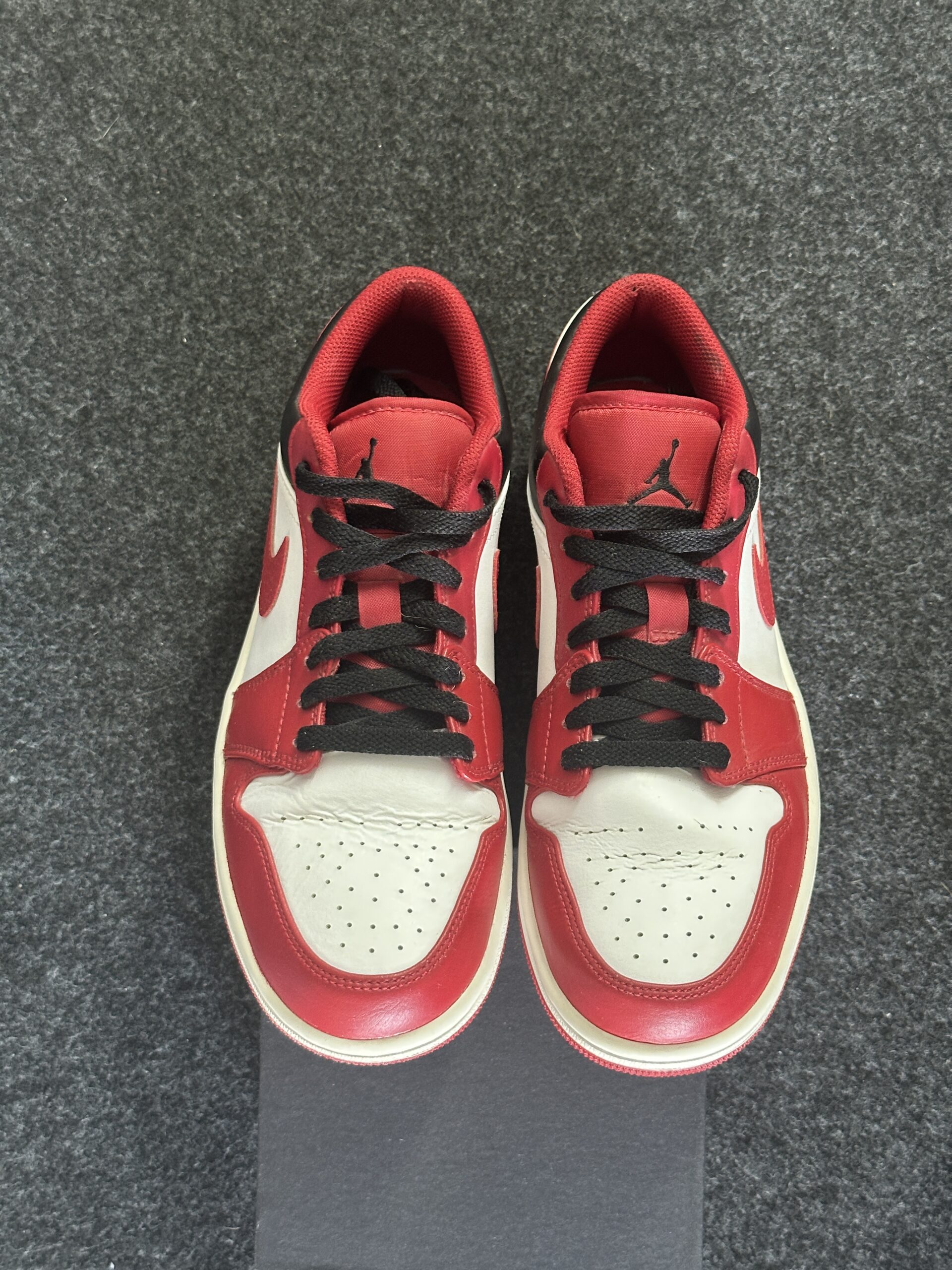 Air Jordan 1 Low Bulls 553558-163 taglia EU 42 vista punta