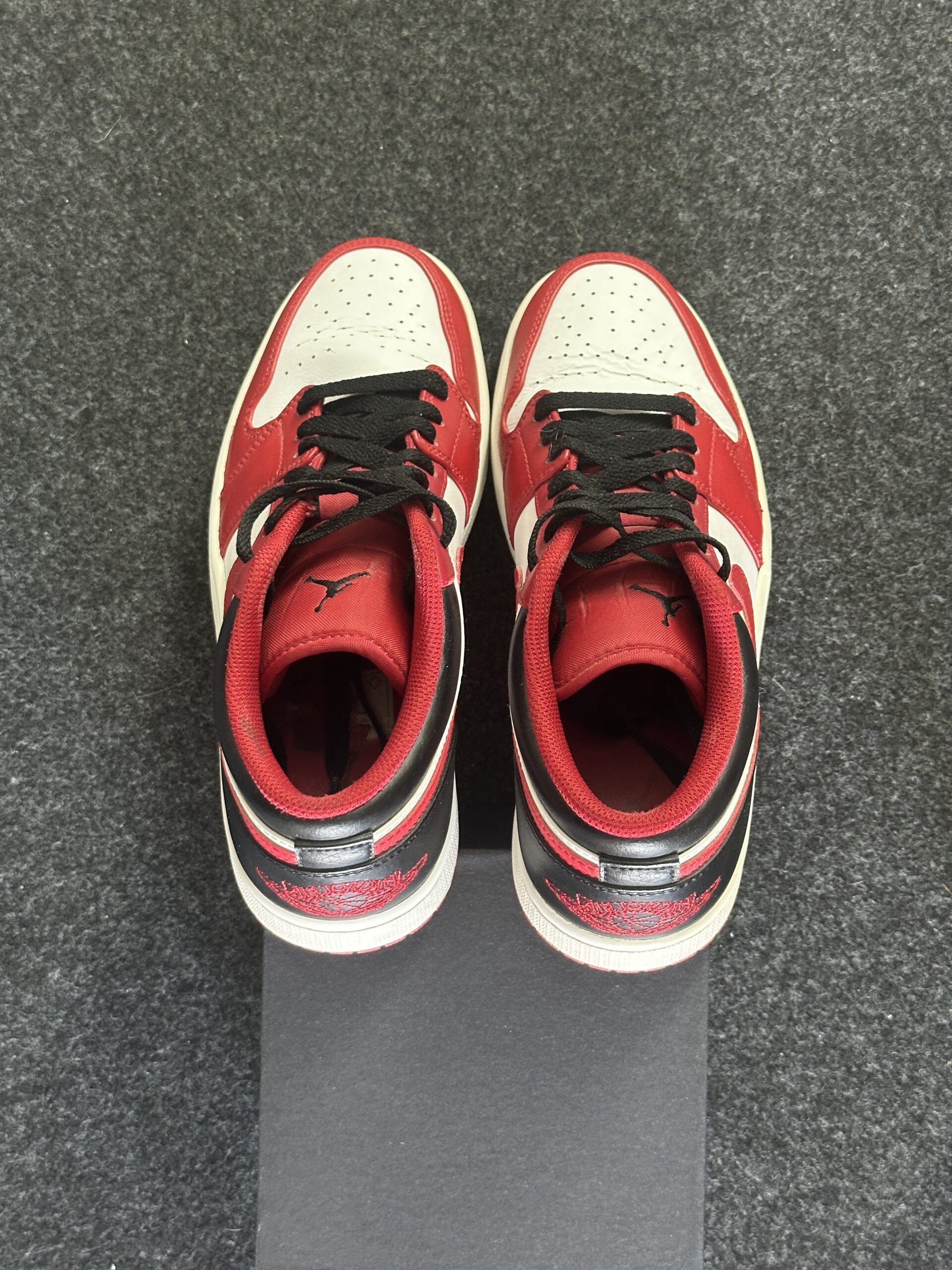 Air Jordan 1 Low Bulls 553558-163 taglia EU 42 vista tallone