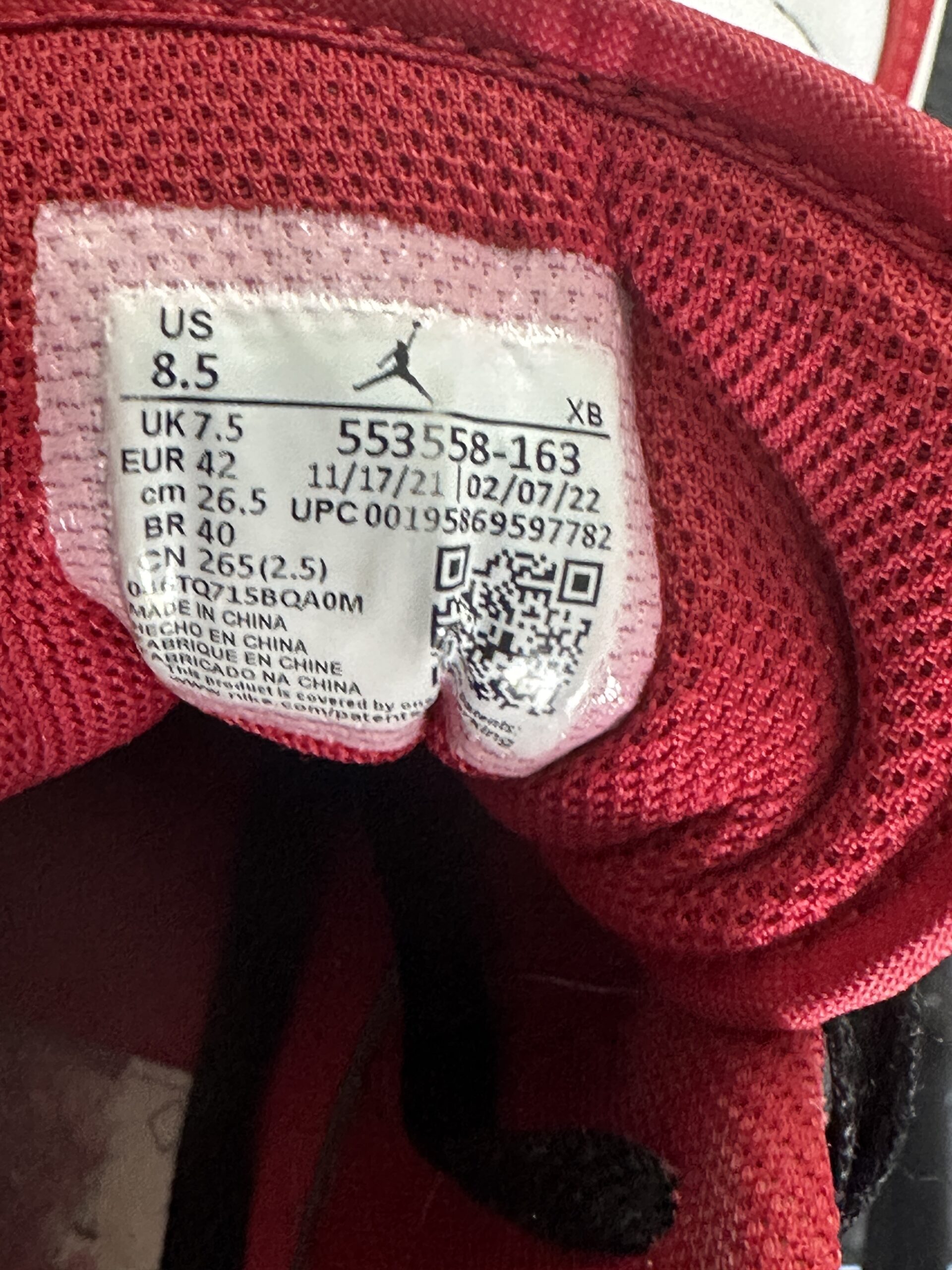 Air Jordan 1 Low Bulls 553558-163 taglia EU 42 vista label