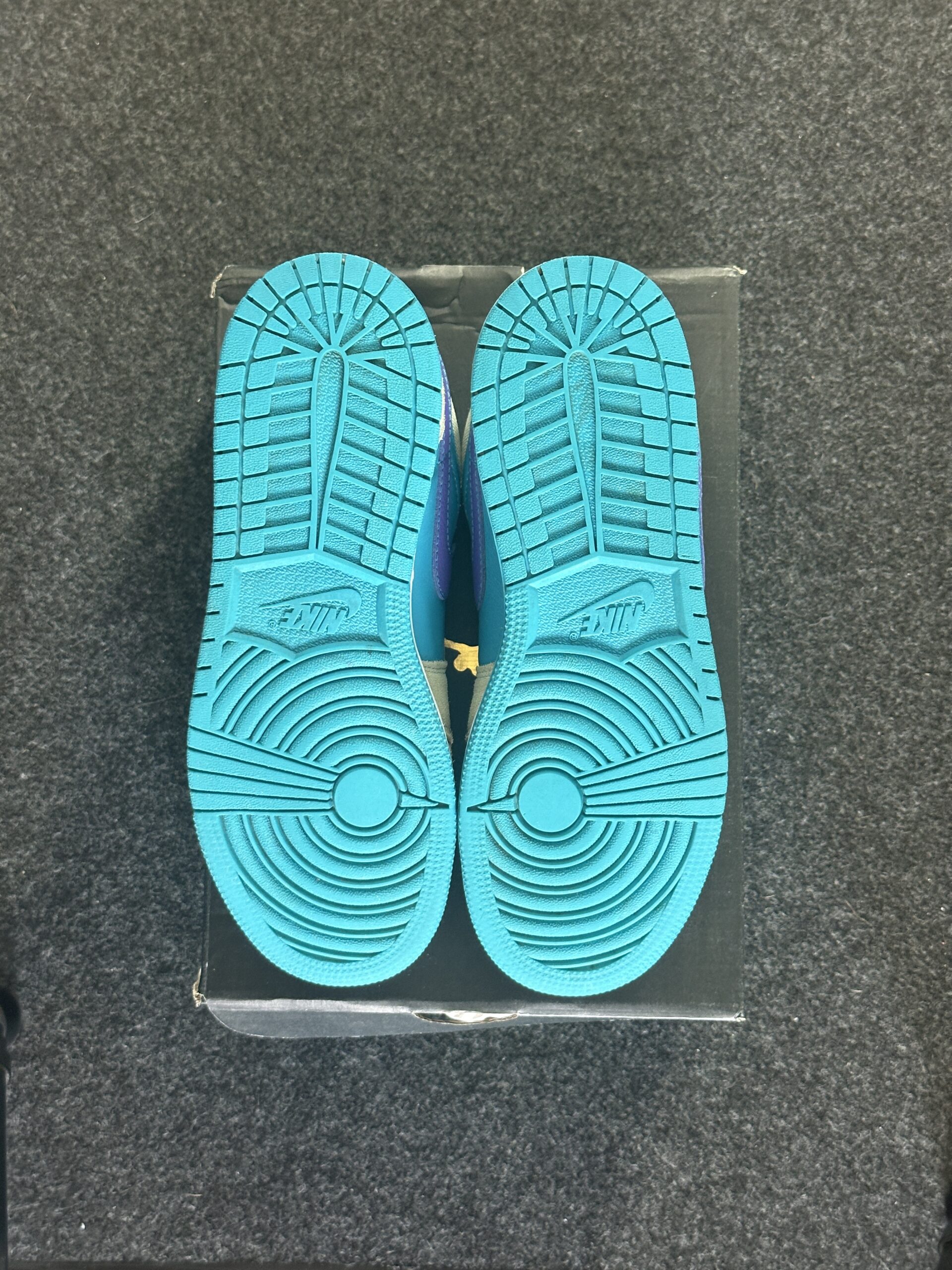 Air Jordan 1 Low SE Pistachio Aquatone DX4374-300 taglia EU 40 vista suole