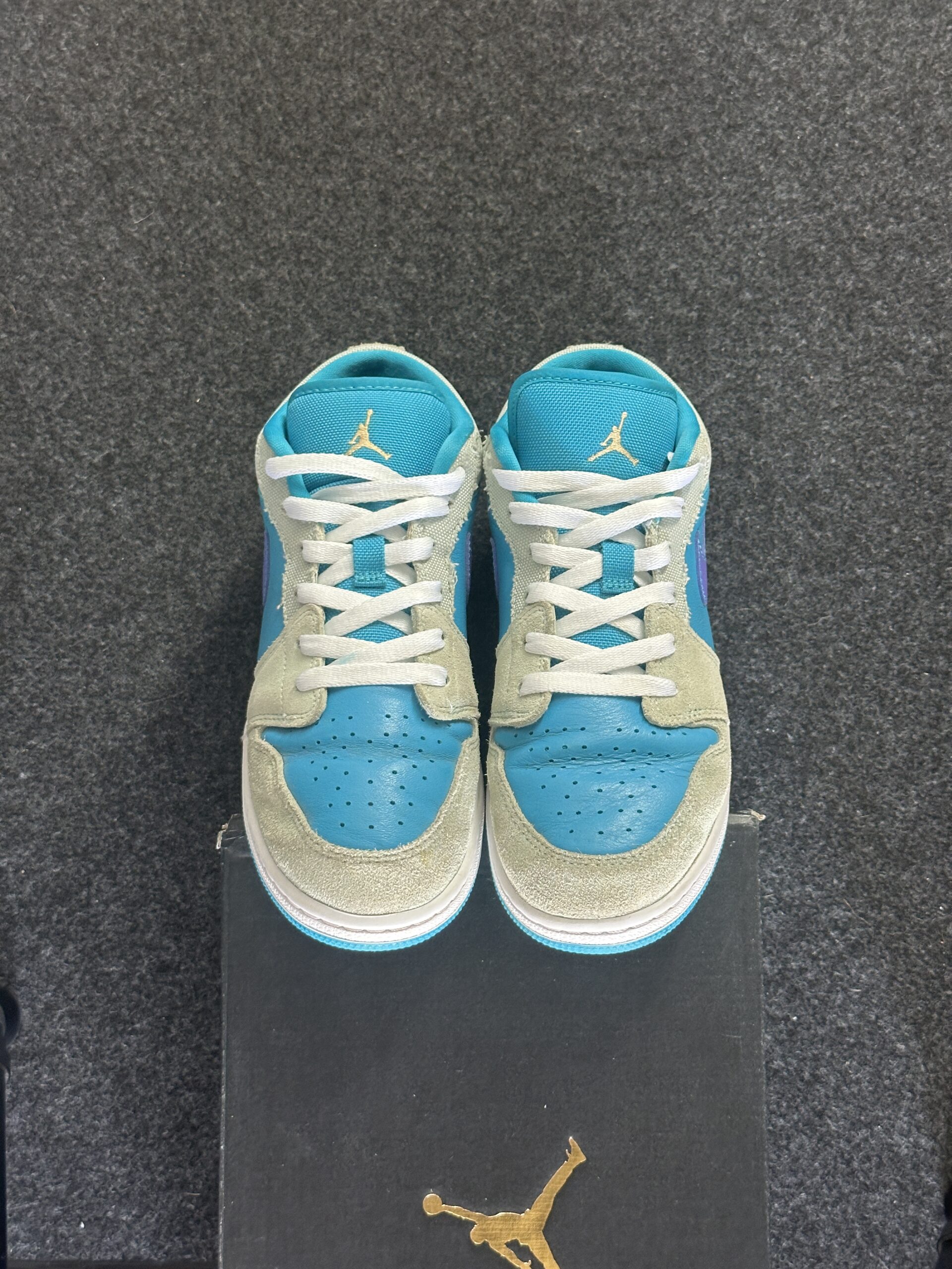 Air Jordan 1 Low SE Pistachio Aquatone DX4374-300 taglia EU 40 vista punta